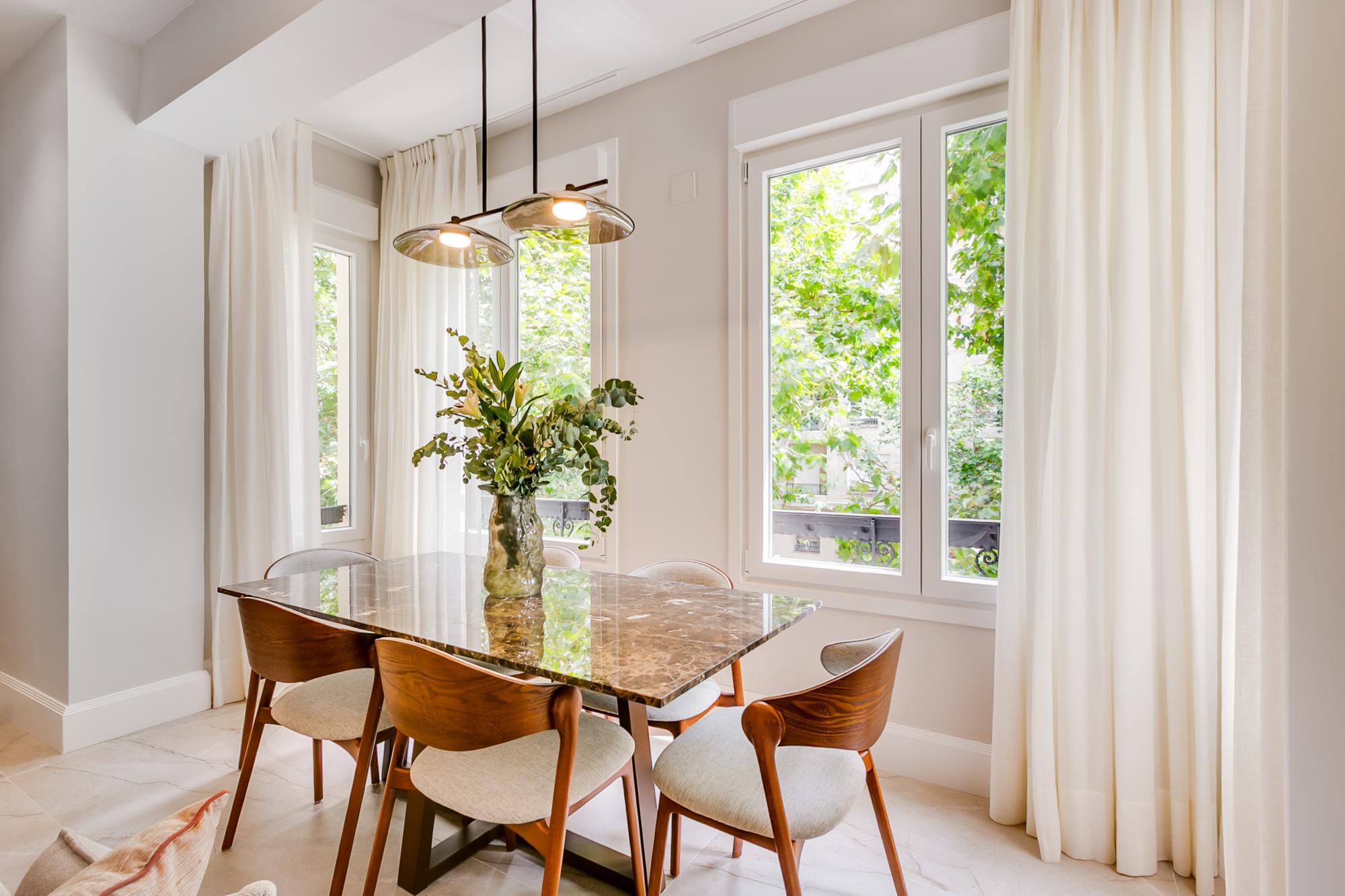 AVENIDA REINA VICTORIA, 37