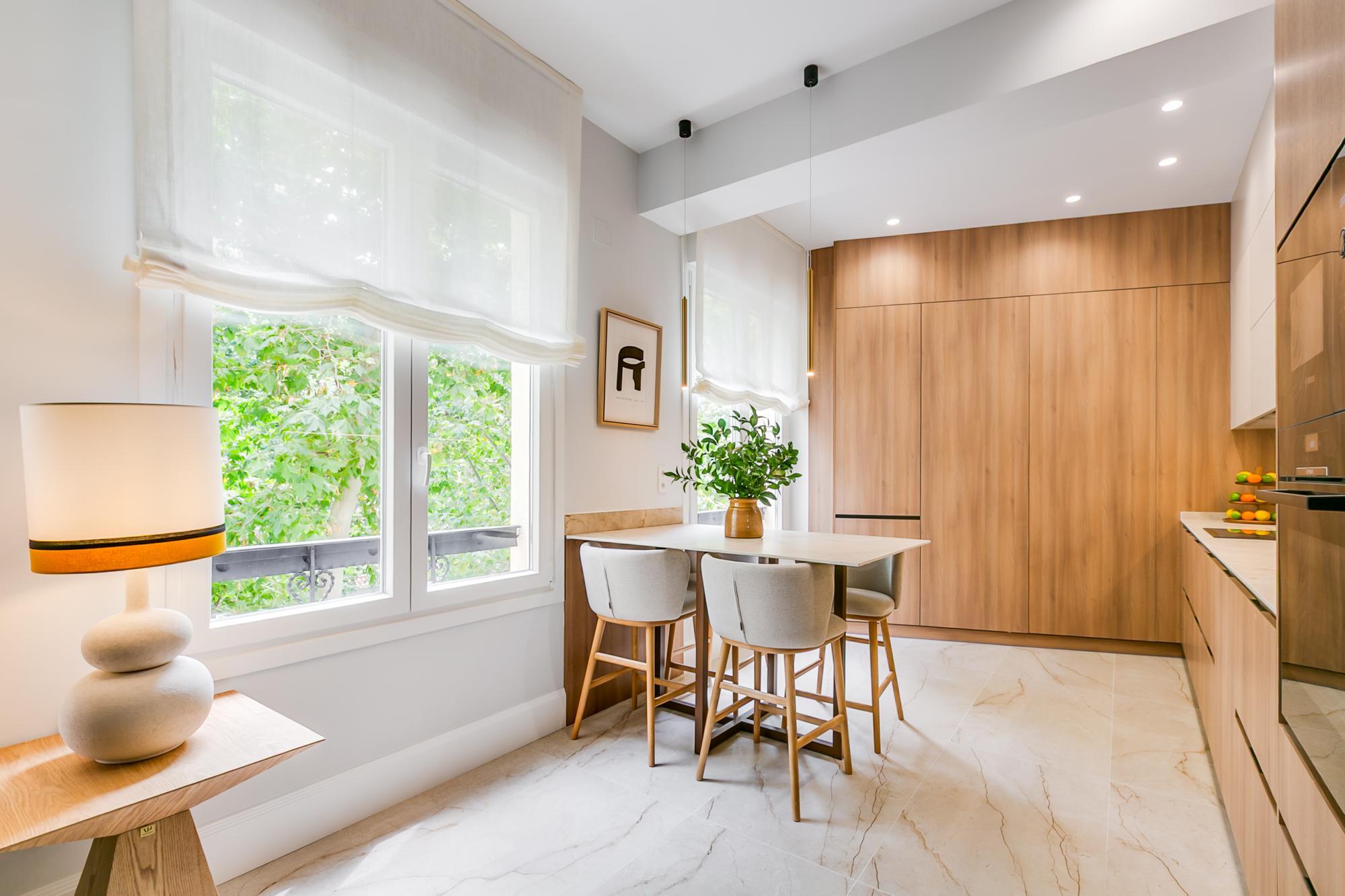 AVENIDA REINA VICTORIA, 37