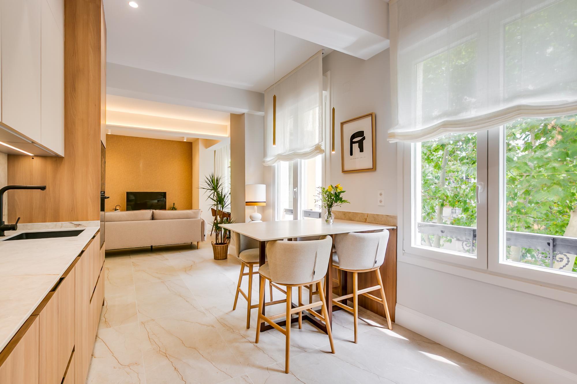 AVENIDA REINA VICTORIA, 37