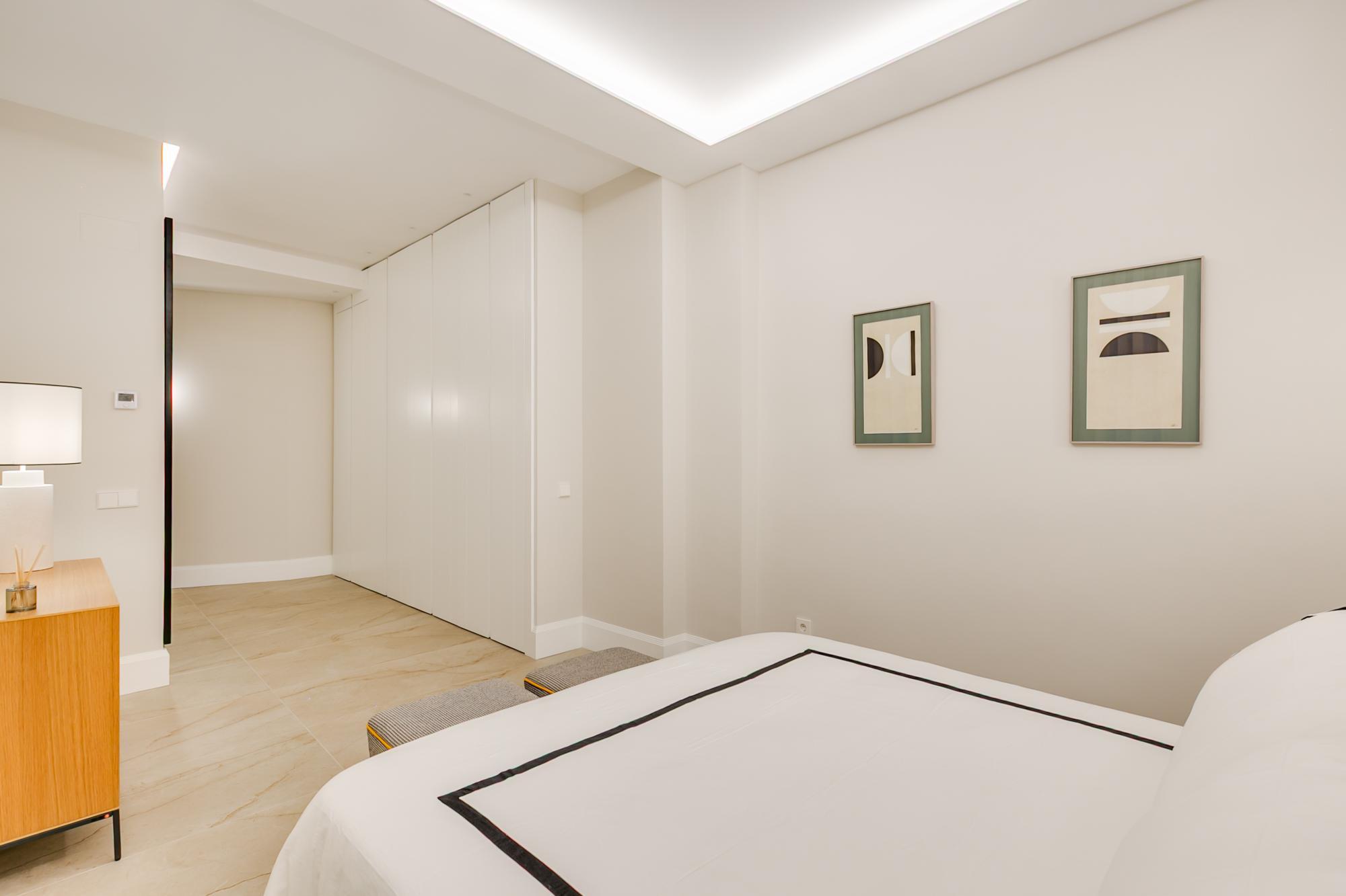 AVENIDA REINA VICTORIA, 37