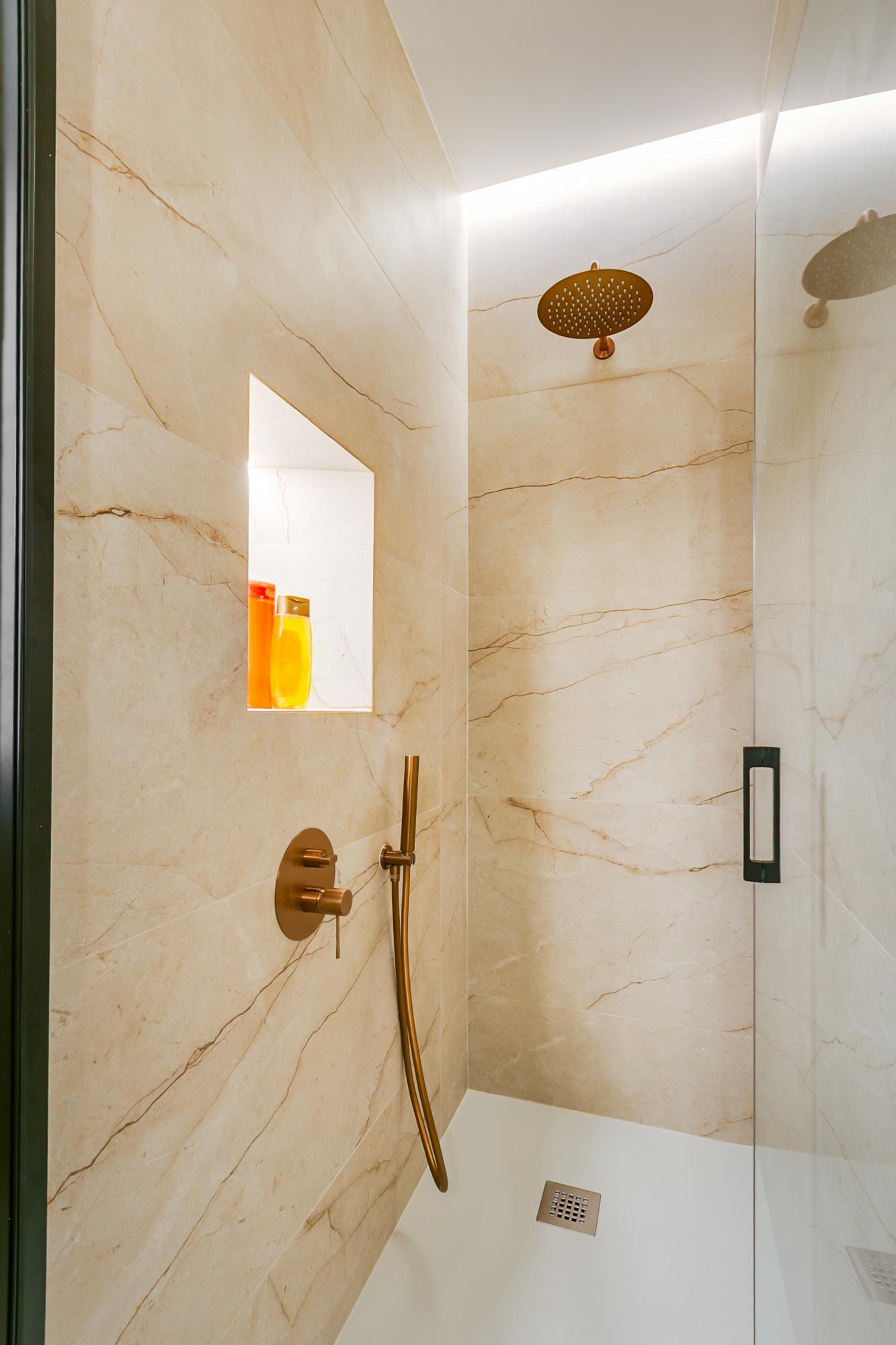 AVENIDA REINA VICTORIA, 37