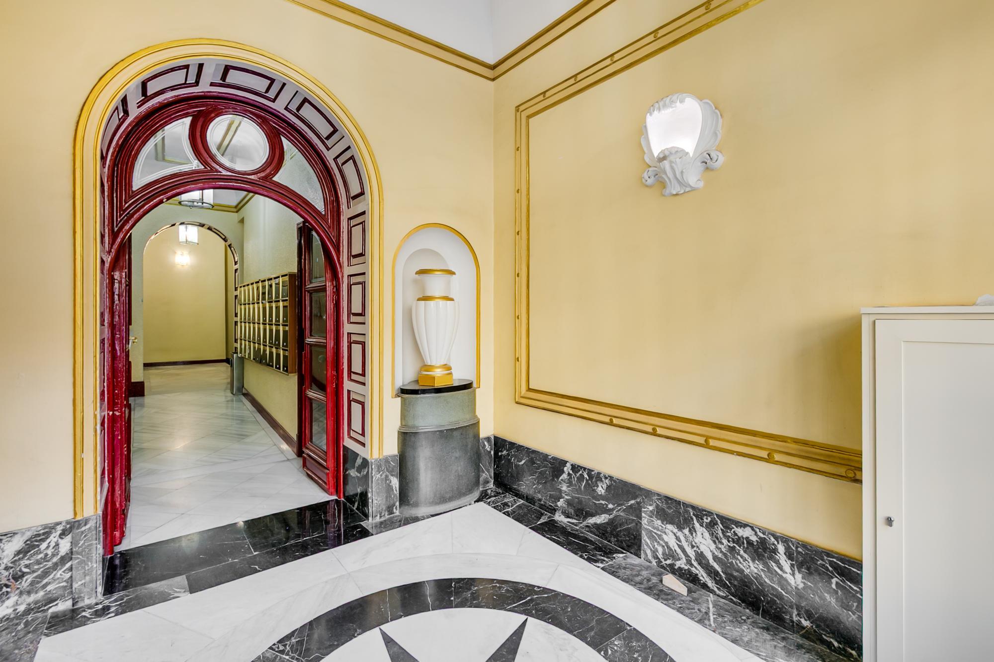 AVENIDA REINA VICTORIA, 37