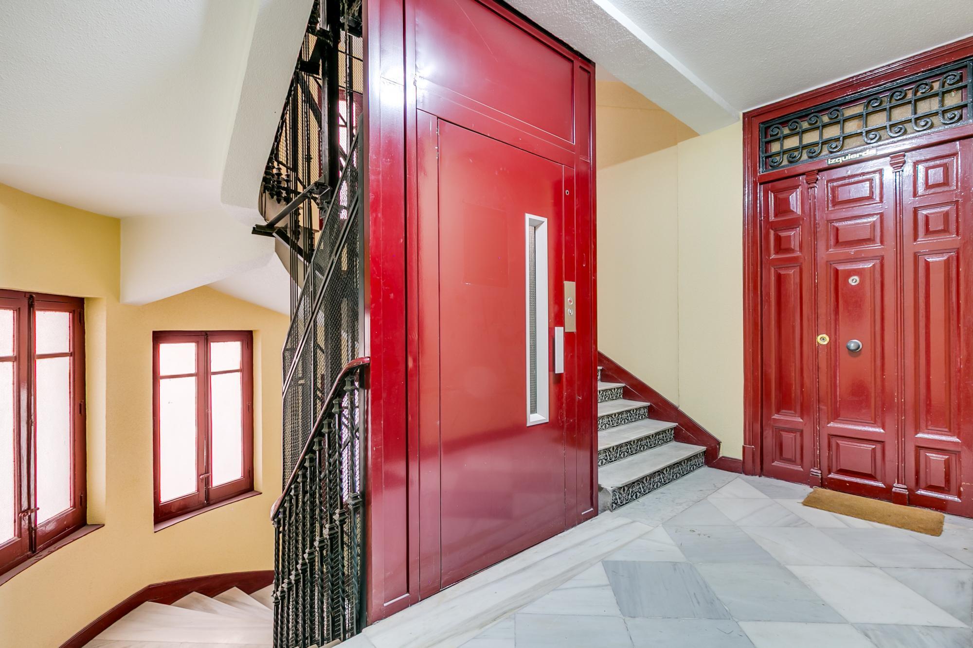 AVENIDA REINA VICTORIA, 37