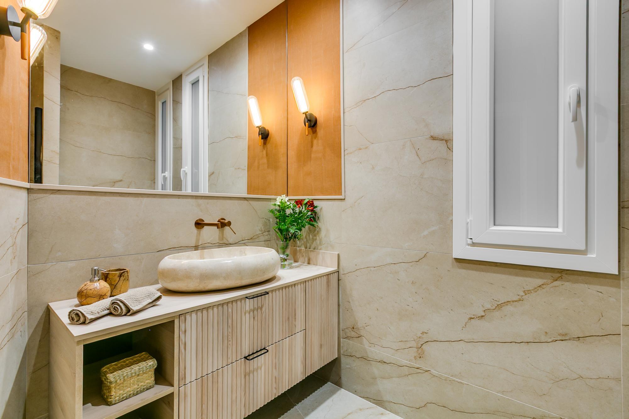 AVENIDA REINA VICTORIA, 37