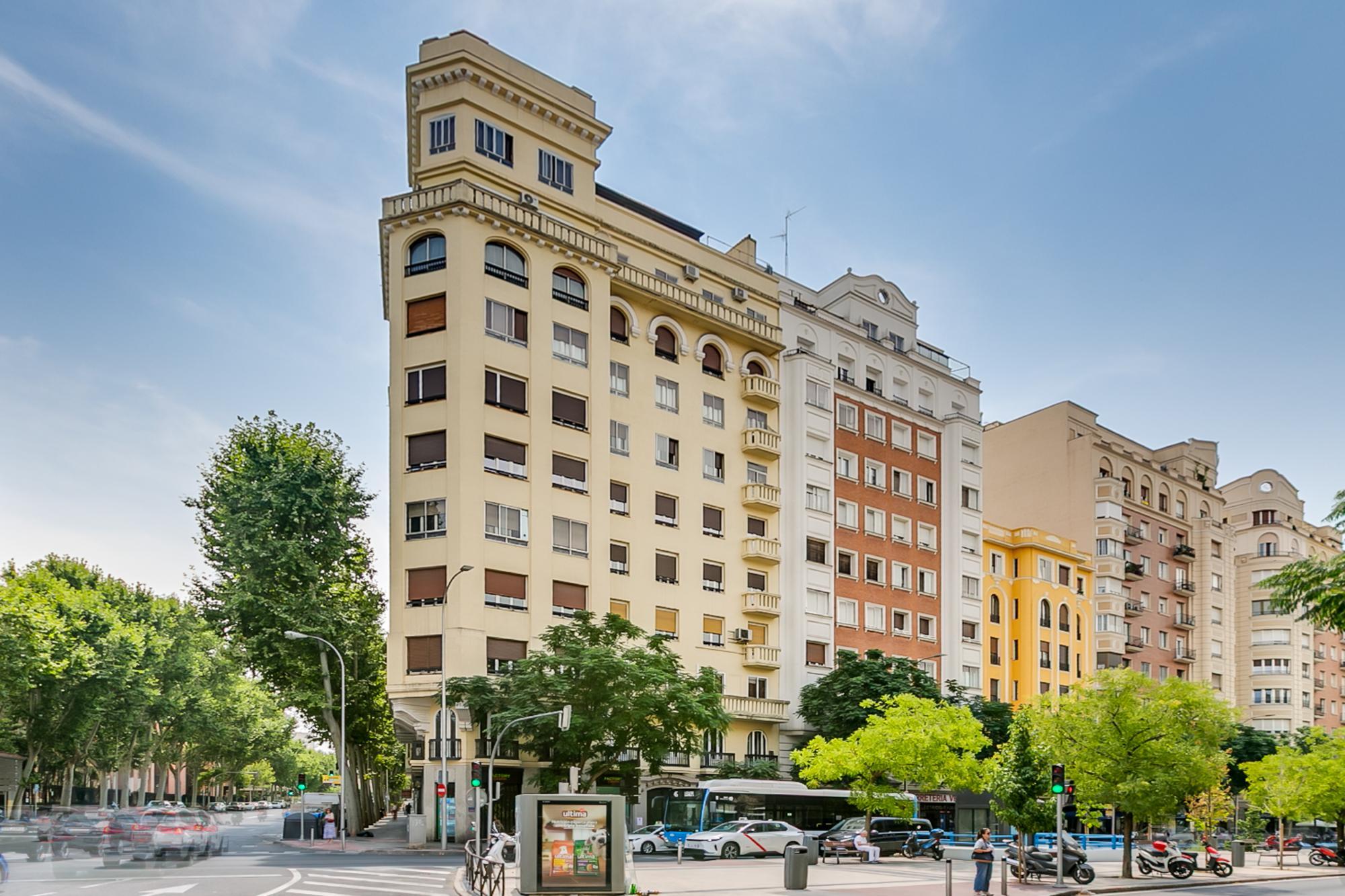 AVENIDA REINA VICTORIA, 37