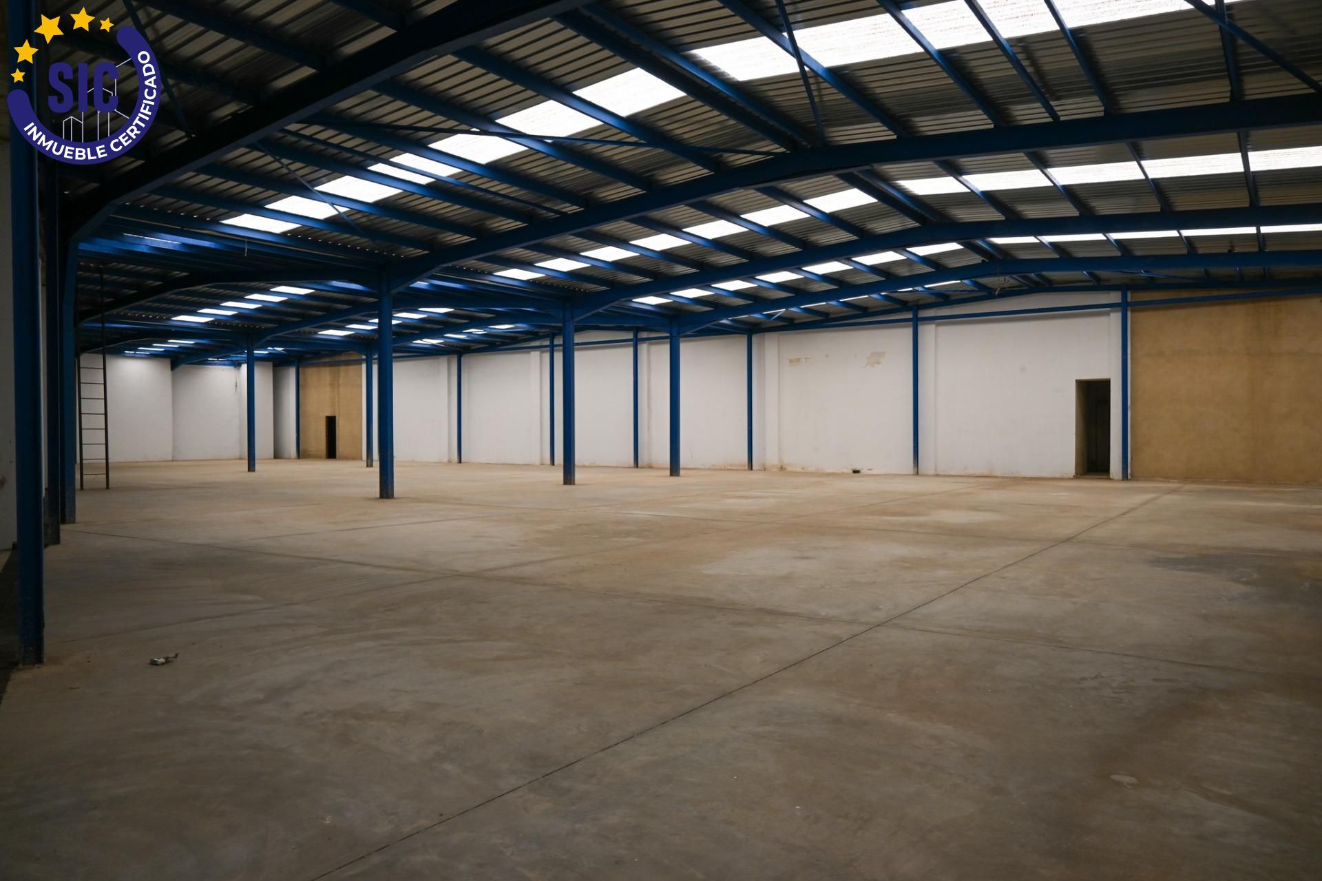 ¡Gran oportunidad de inversión en Xirivella! Local comercial en venta con acceso a dos calles