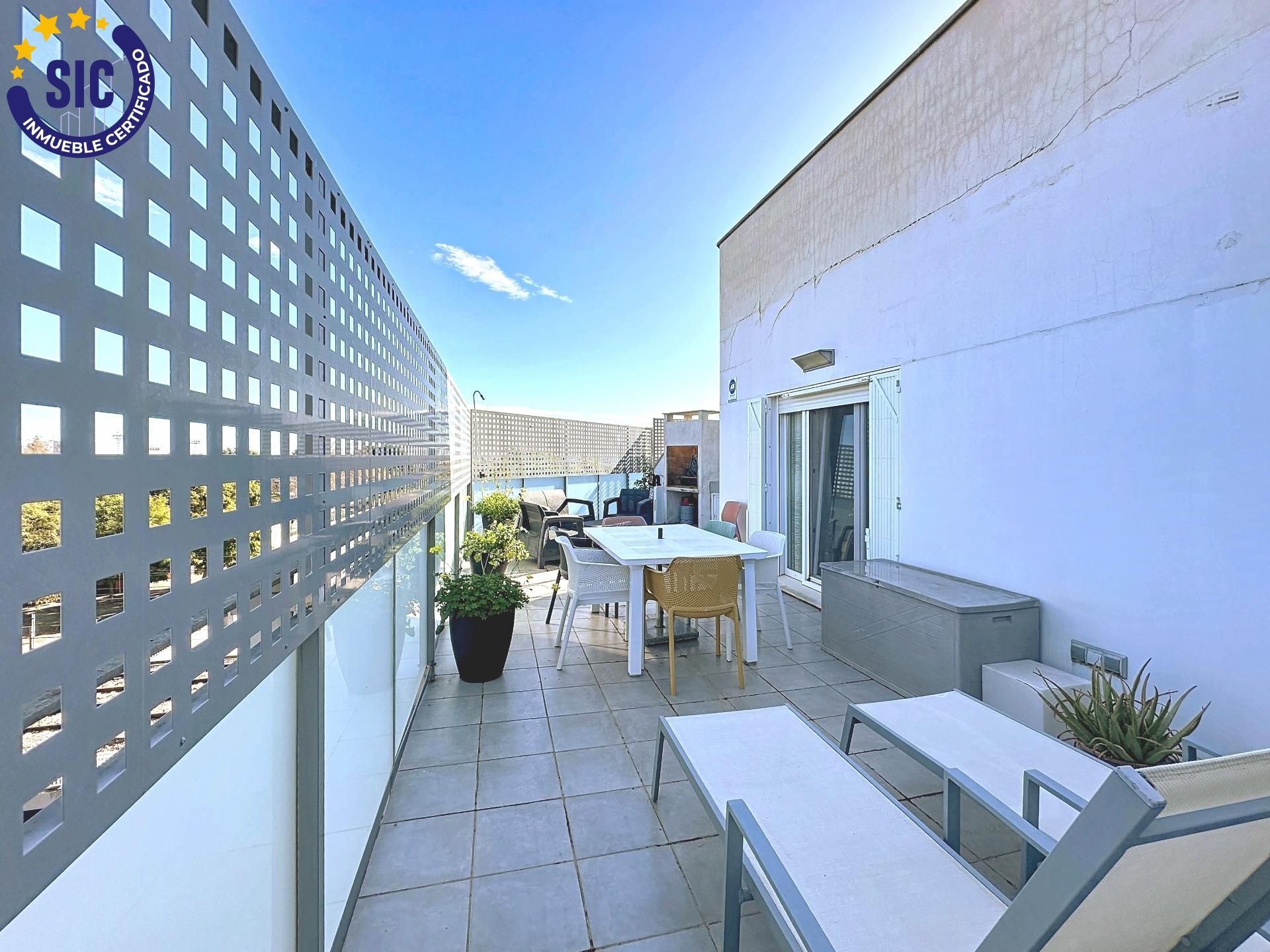 ¡Vive el cielo de Massanassa! Espectacular ático con terraza, barbacoa y ubicación estratégica