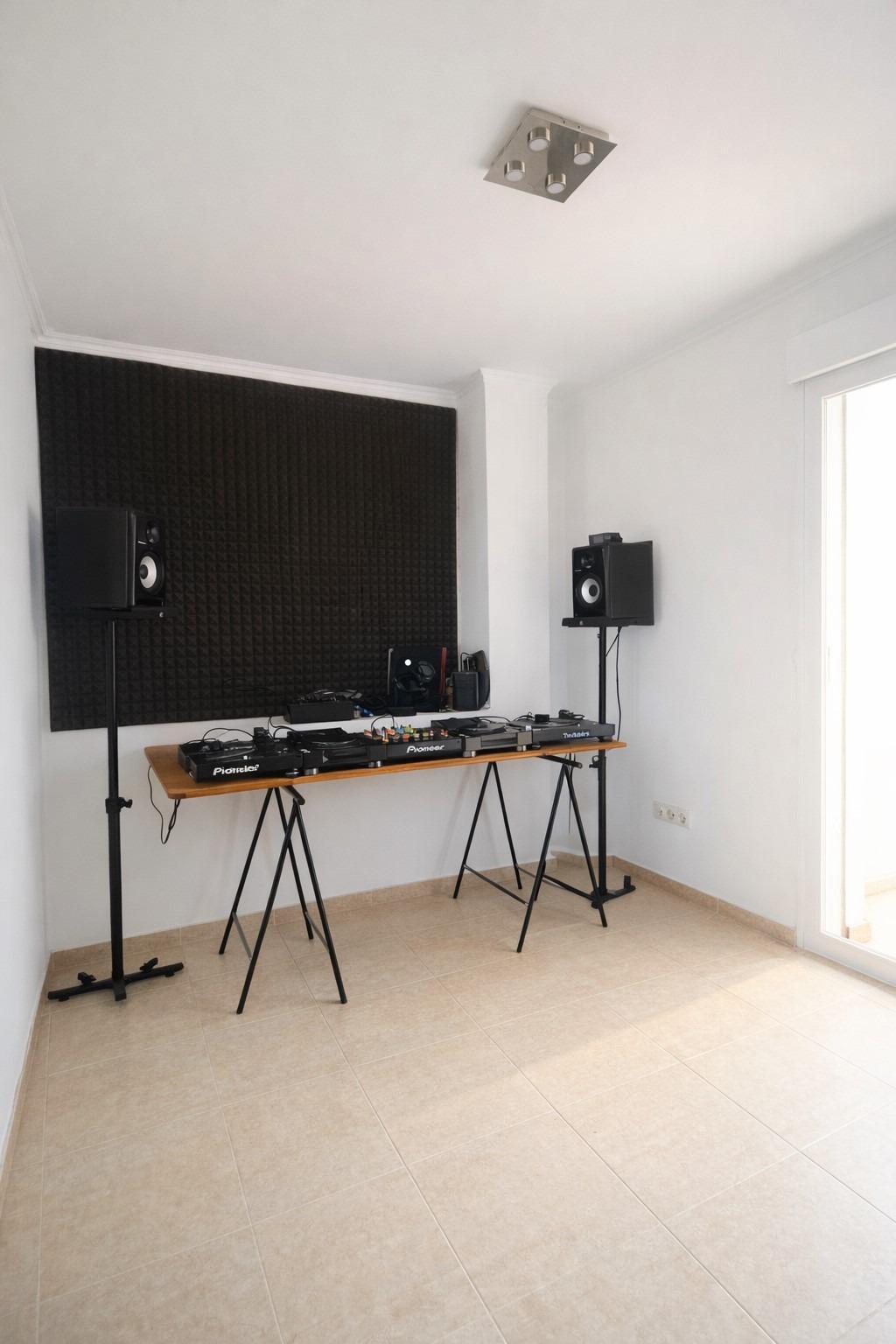 Chalet adosado de 5 hab. (1 en Planta Baja)