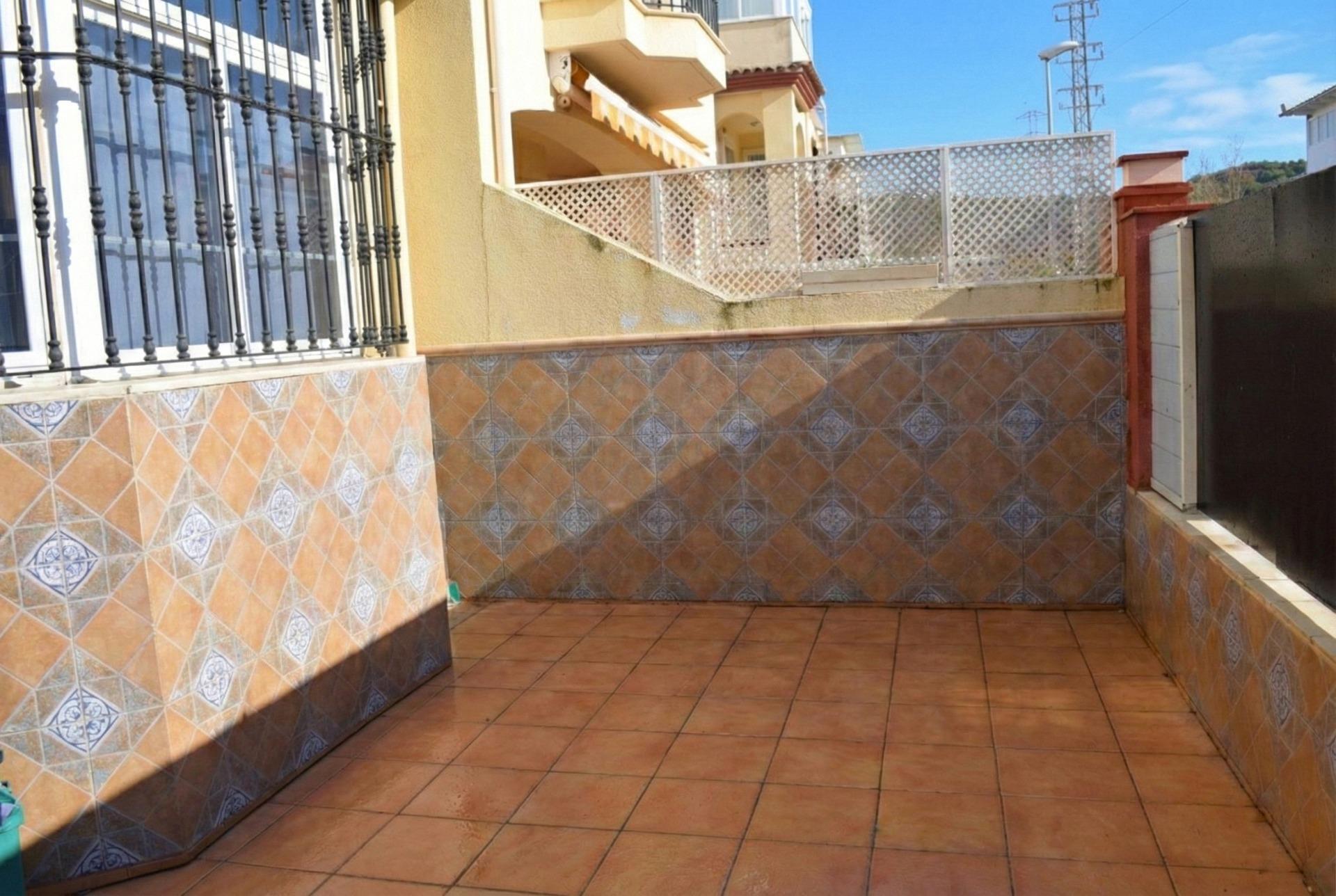 Chalet adosado de 5 hab. (1 en Planta Baja)