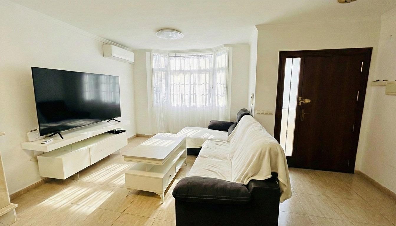 Chalet adosado de 5 hab. (1 en Planta Baja)