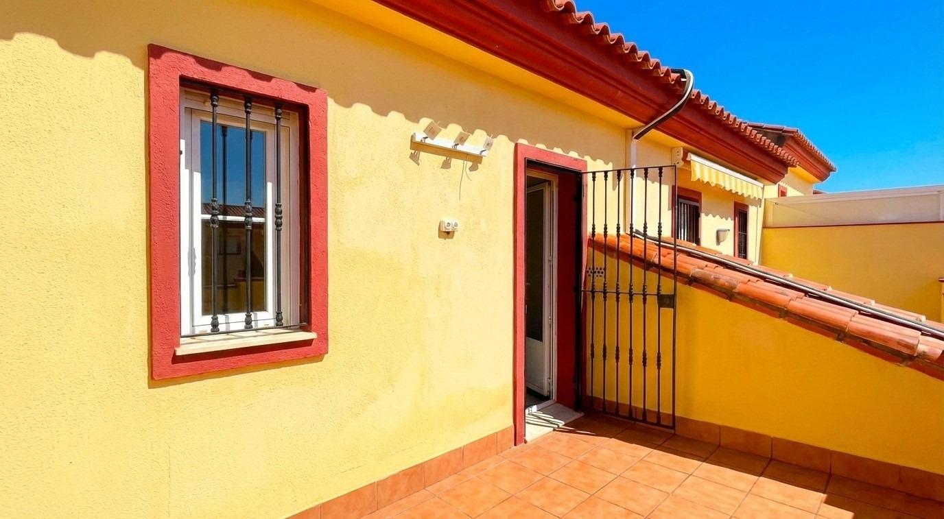 Chalet adosado de 5 hab. (1 en Planta Baja)