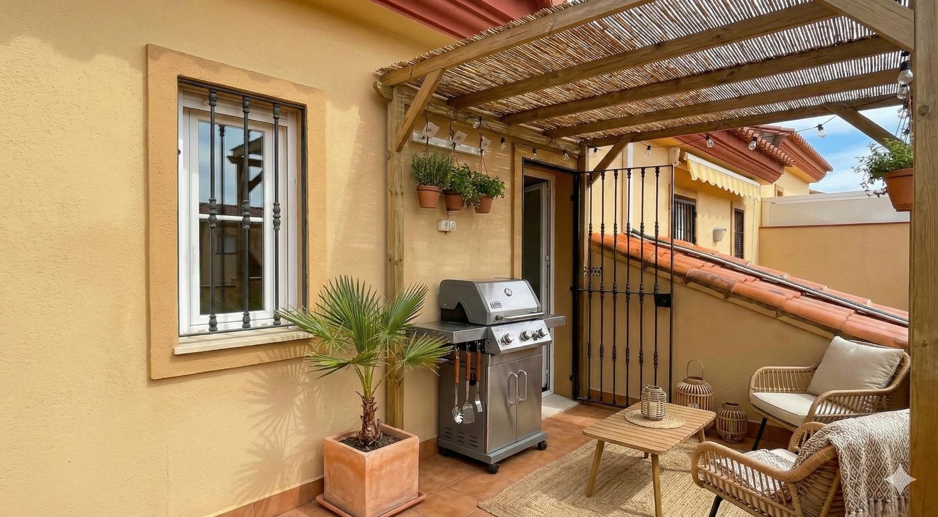 Chalet adosado de 5 hab. (1 en Planta Baja)