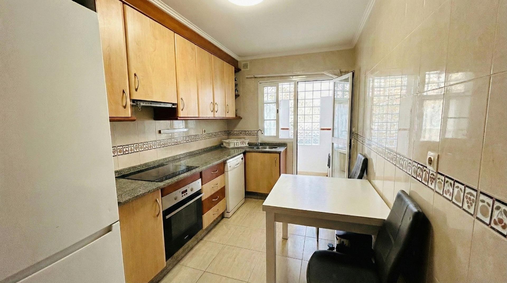 Chalet adosado de 5 hab. (1 en Planta Baja)