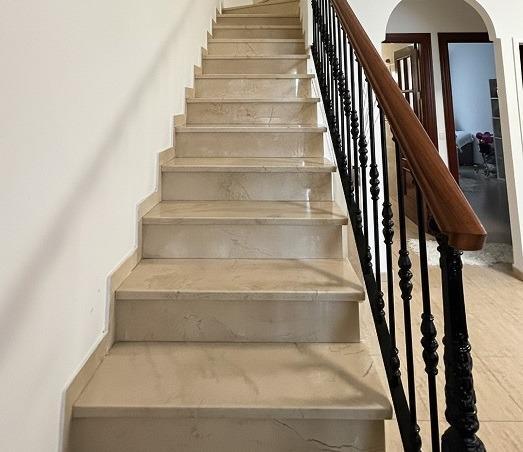 Chalet adosado de 5 hab. (1 en Planta Baja)