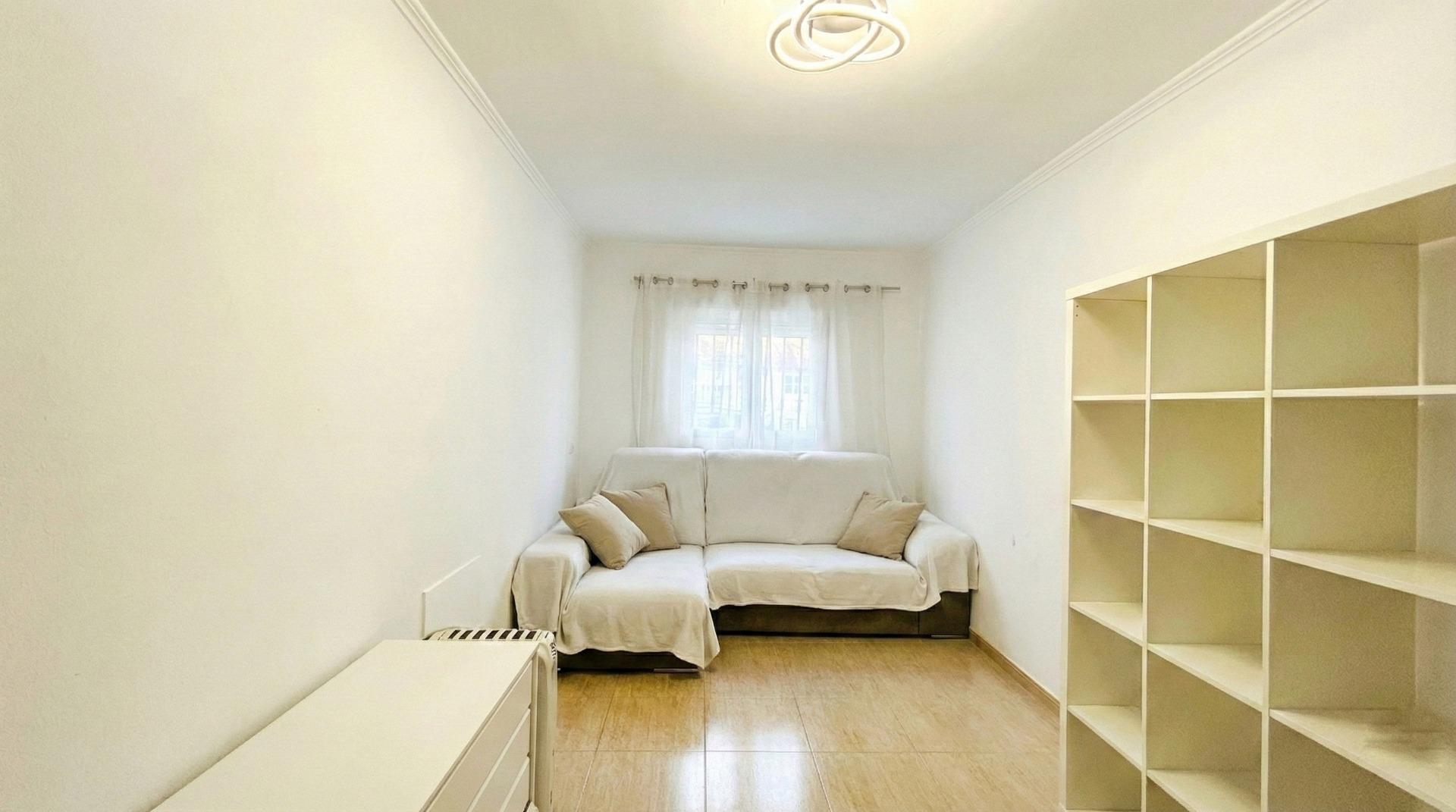 Chalet adosado de 5 hab. (1 en Planta Baja)