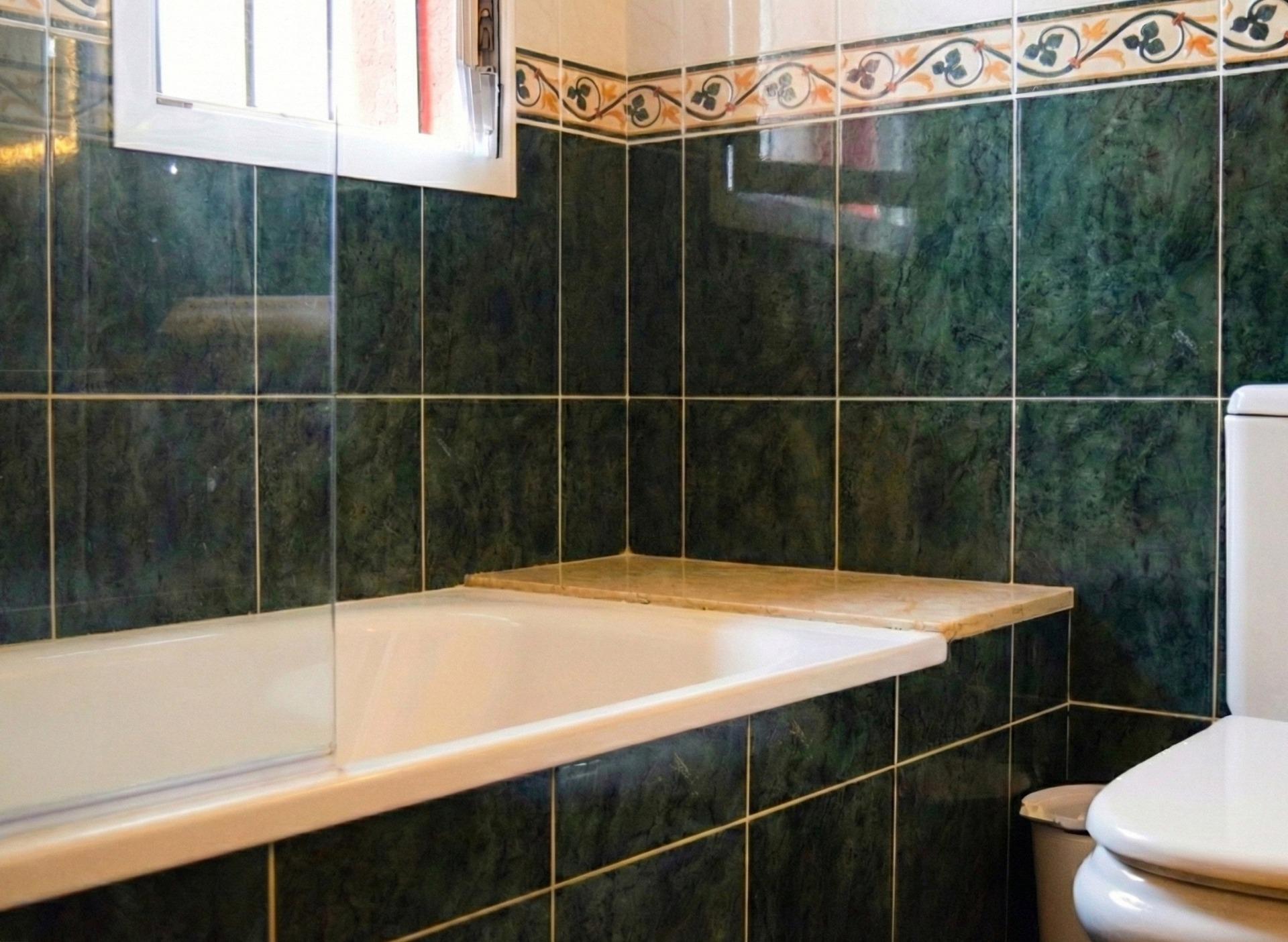 Chalet adosado de 5 hab. (1 en Planta Baja)