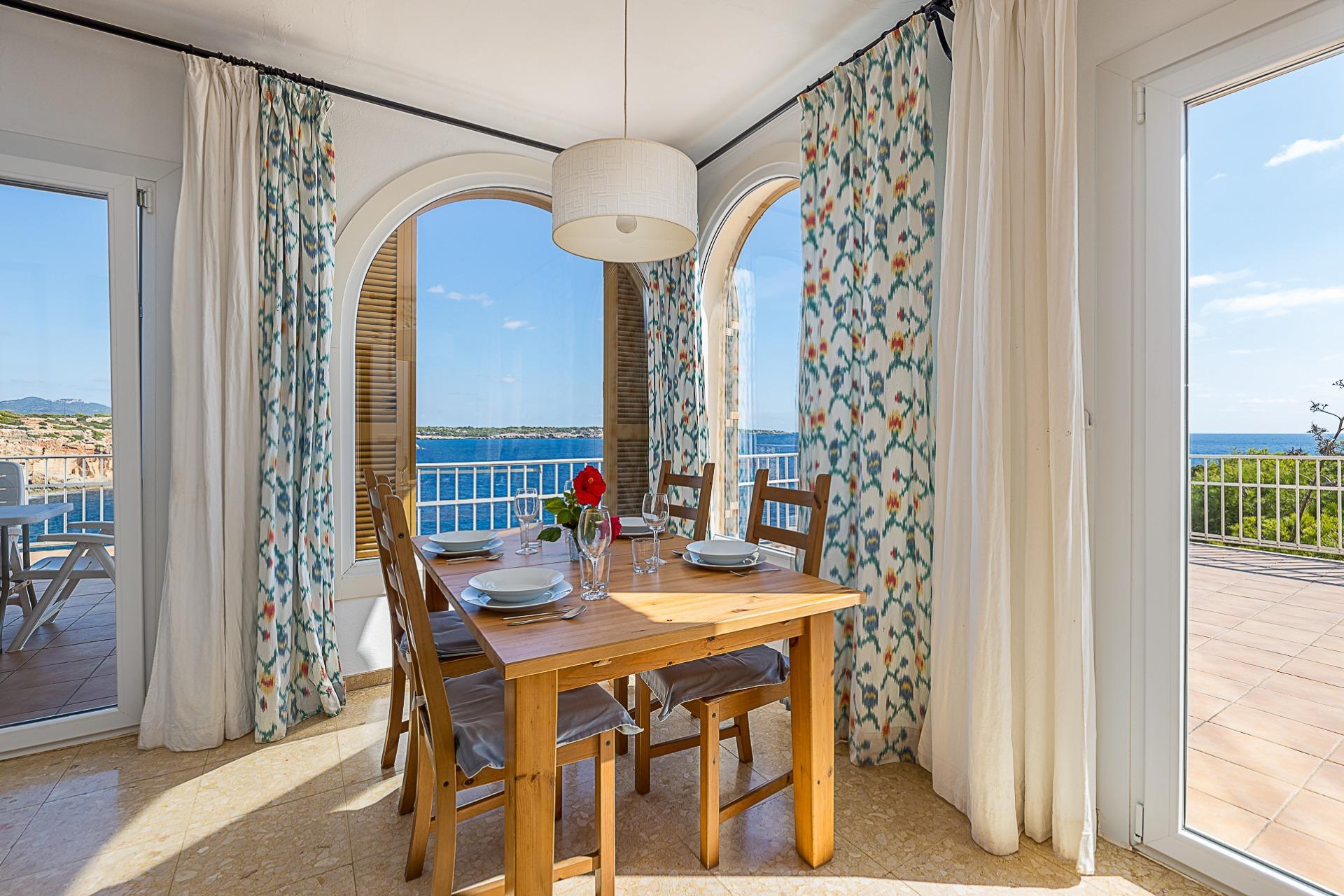 Singular pareado en el parque natural de Mondragó