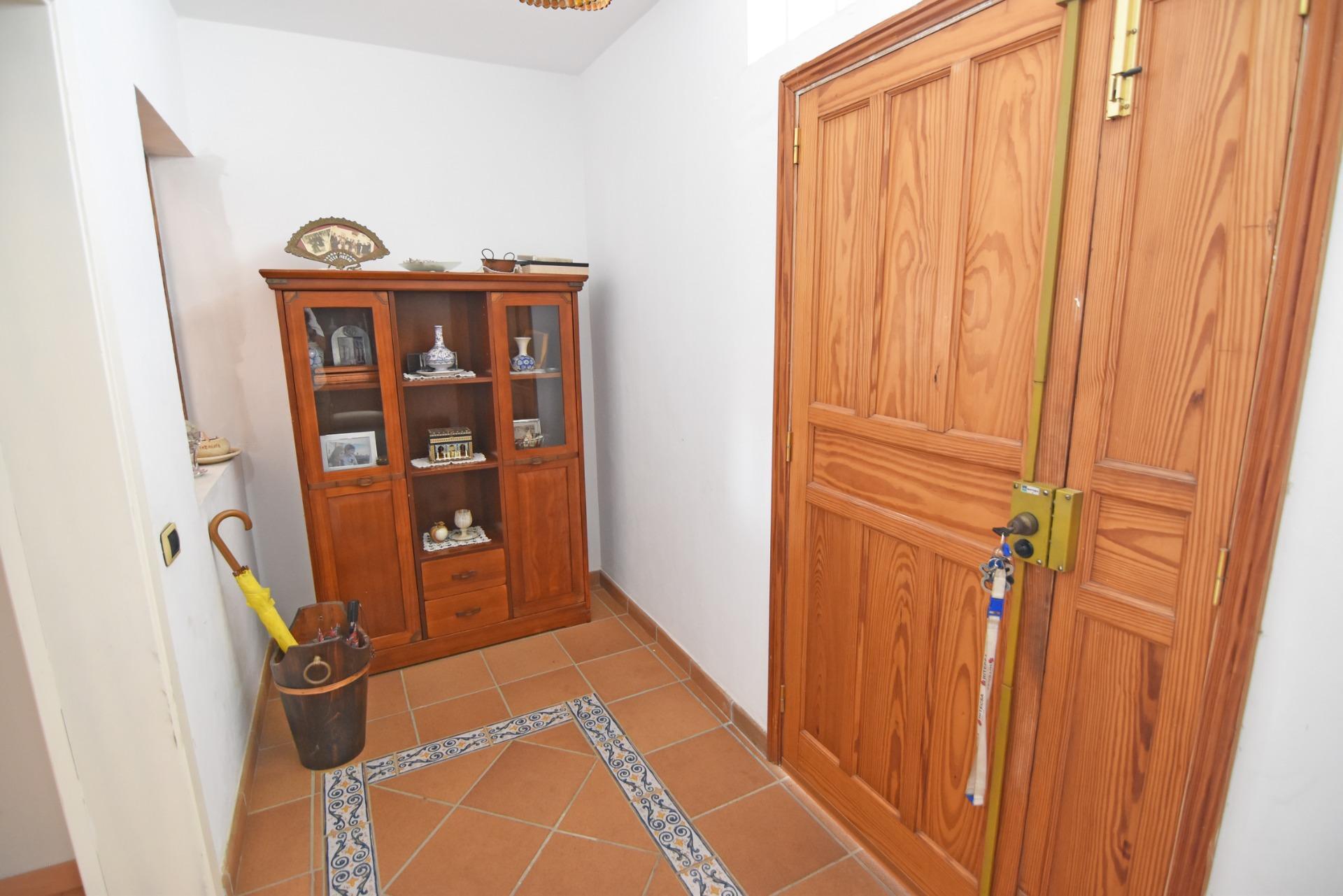 Chalet independiente con jardín y piscina