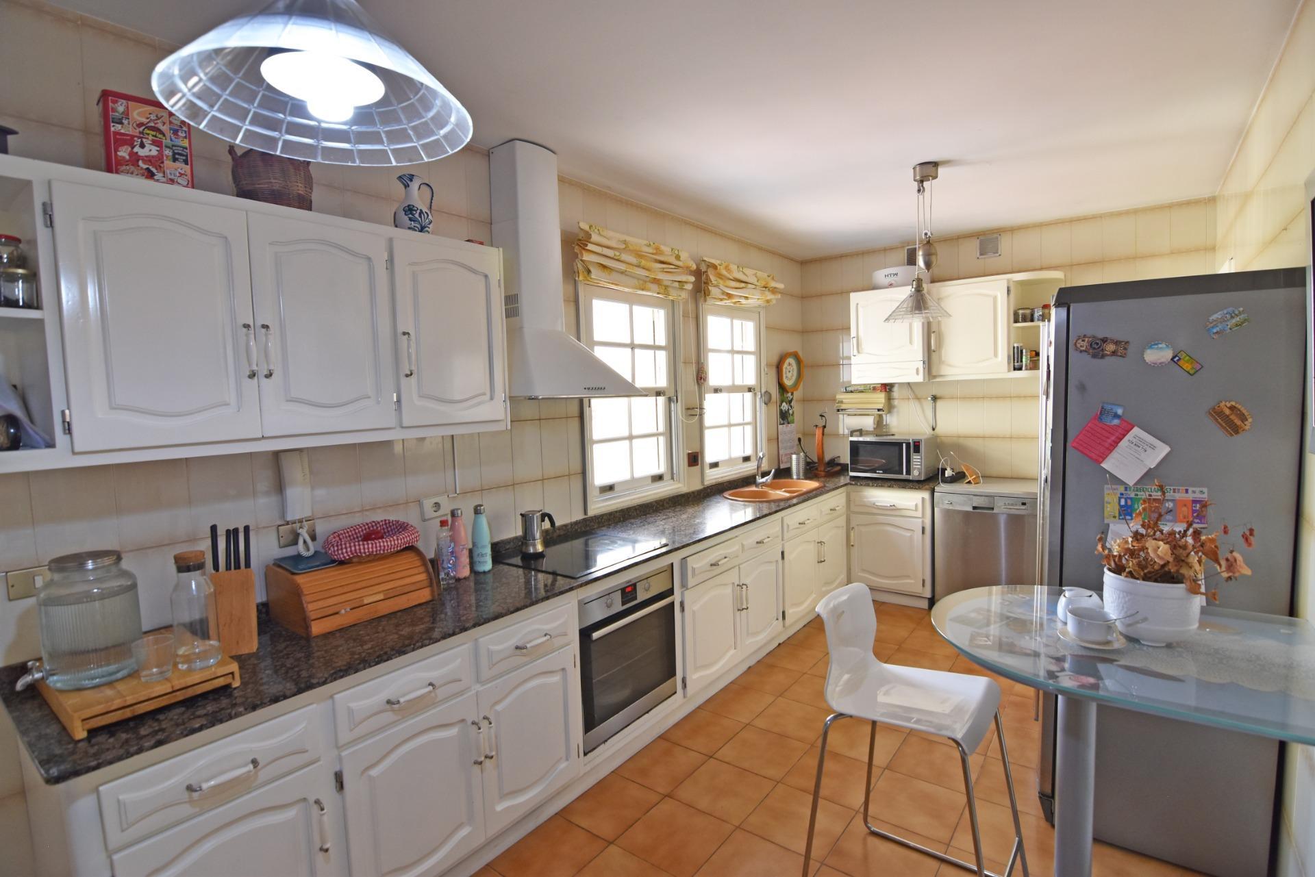 Chalet independiente con jardín y piscina