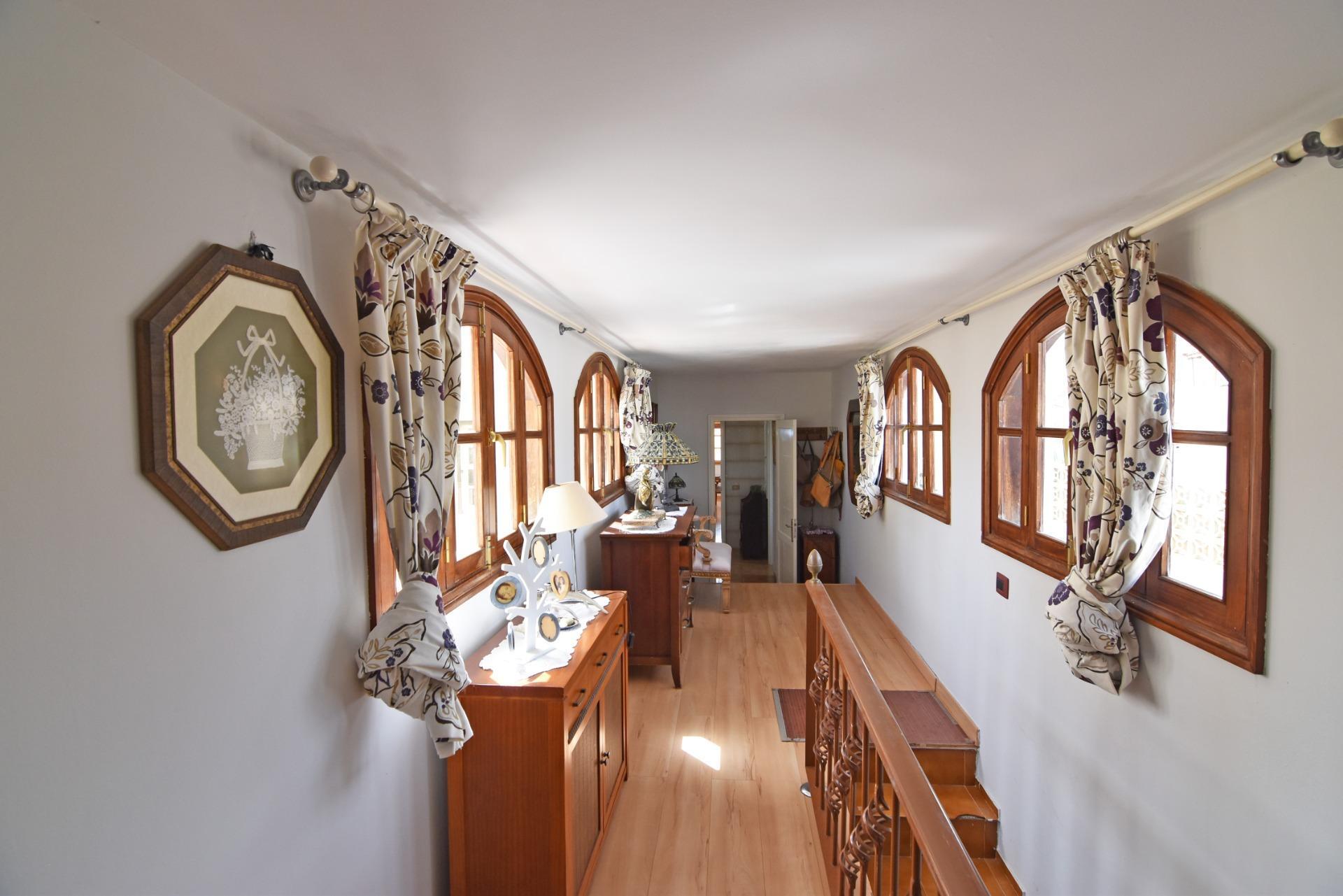 Chalet independiente con jardín y piscina