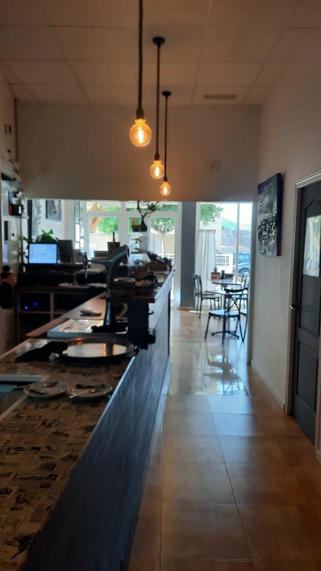 TRASPASO BAR CAFETERIA  EN ALCUDIA PUERTO