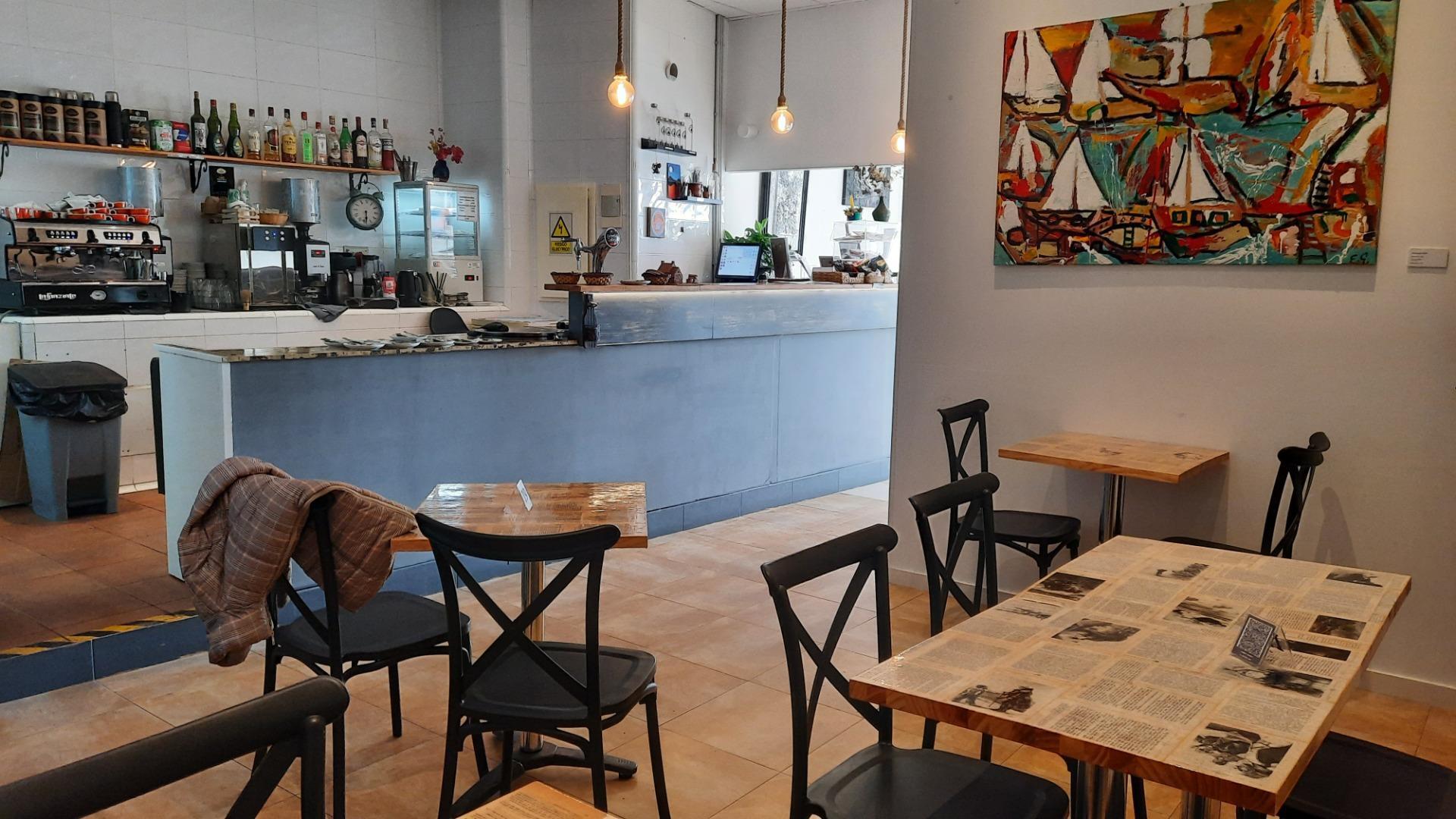 TRASPASO BAR CAFETERIA  EN ALCUDIA PUERTO