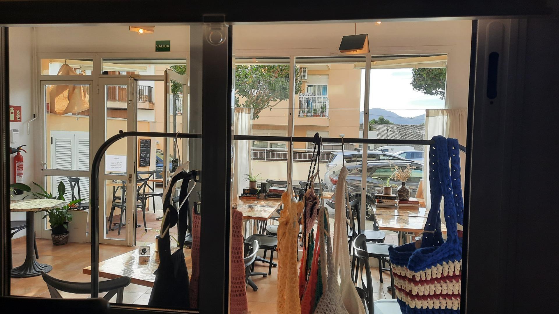 TRASPASO BAR CAFETERIA  EN ALCUDIA PUERTO