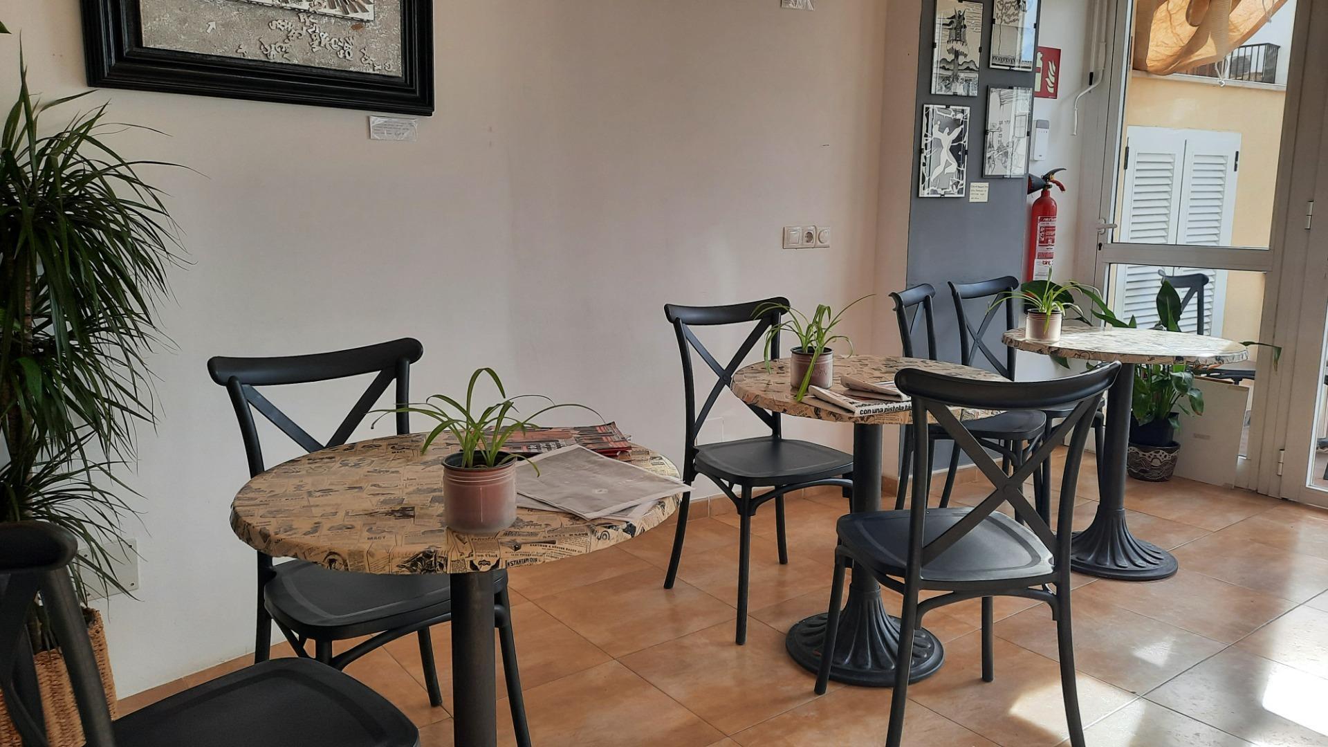 TRASPASO BAR CAFETERIA  EN ALCUDIA PUERTO