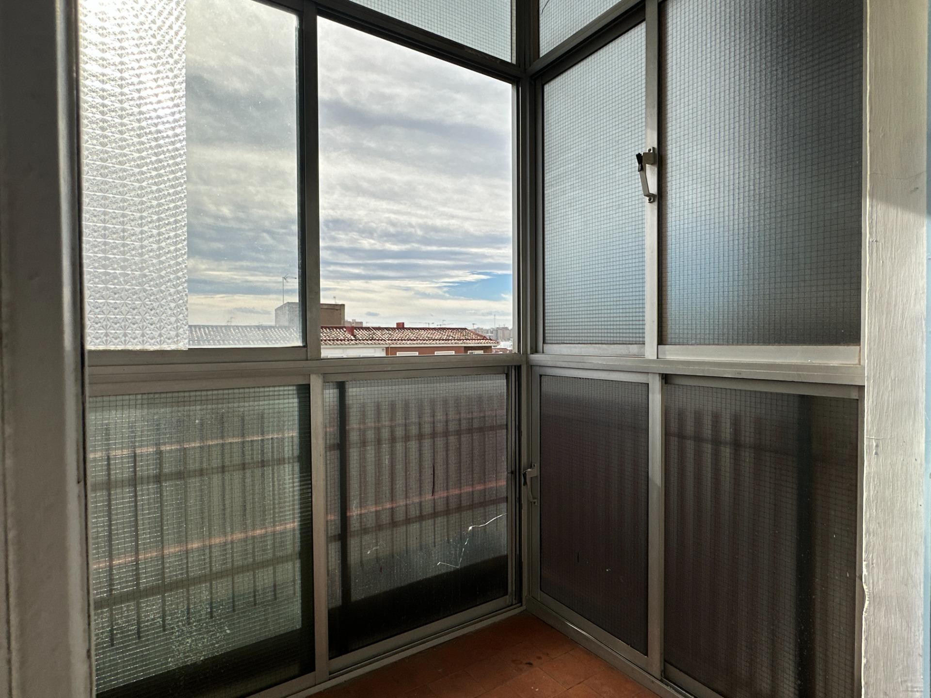 Toca el cielo de Zaragoza: 8ª planta con vistas privilegiadas y luz a raudales.