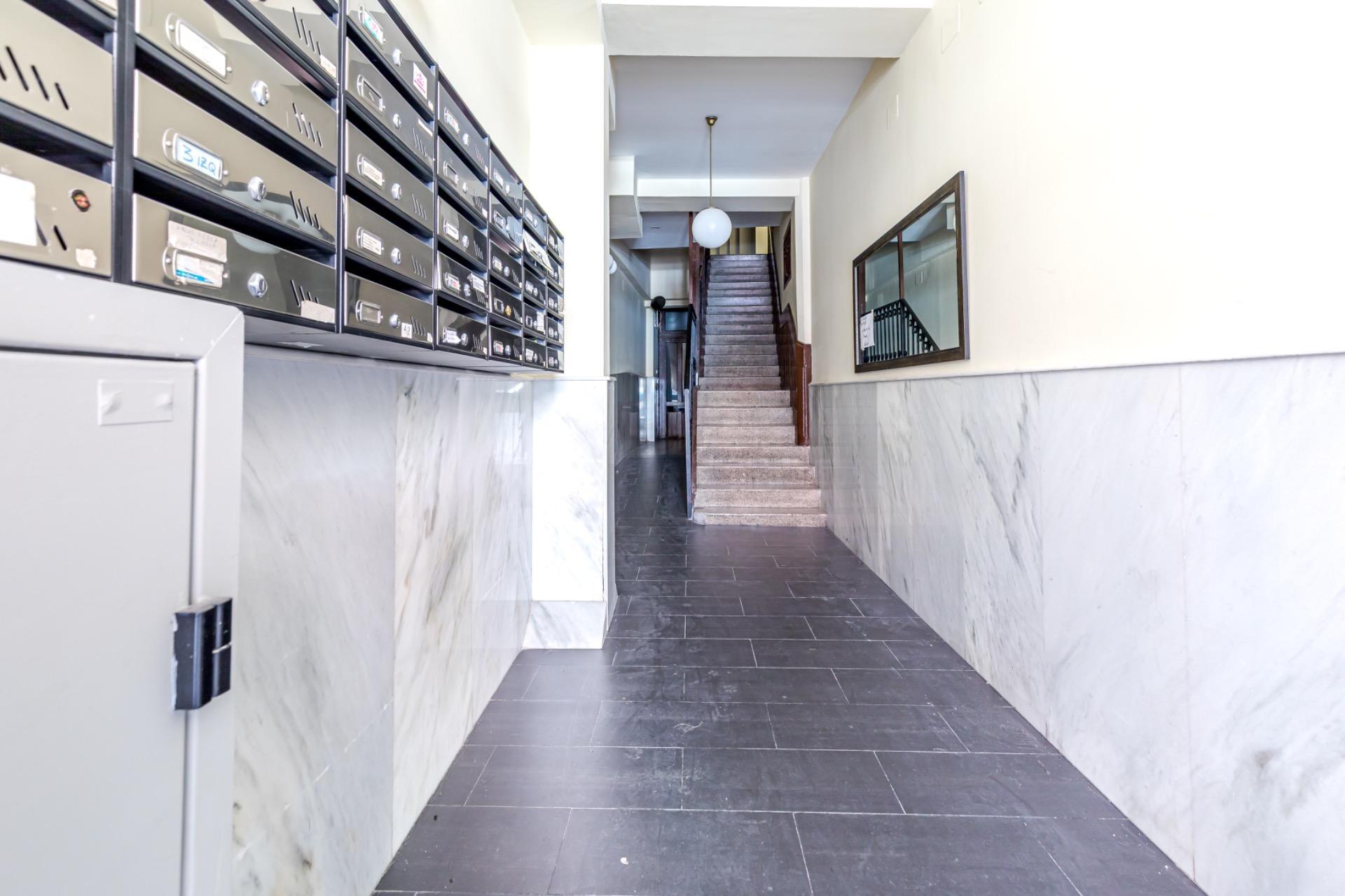 INVERSIÓN SEGURA EN EL CORAZÓN DE MADRID: PISO EN CALLE FUENCARRAL CON RENTABILIDAD DEL 4%