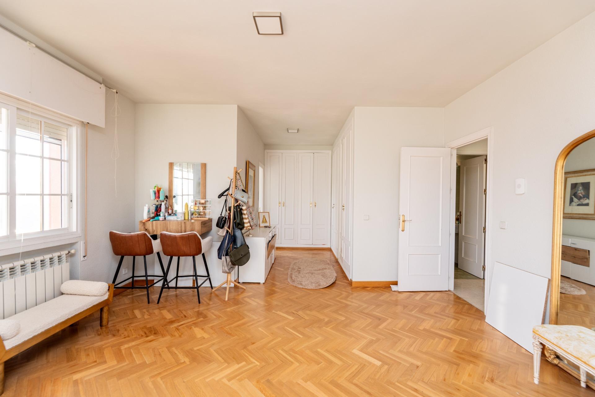 EXCLUSIVO CHALET PAREADO EN TORRELODONES