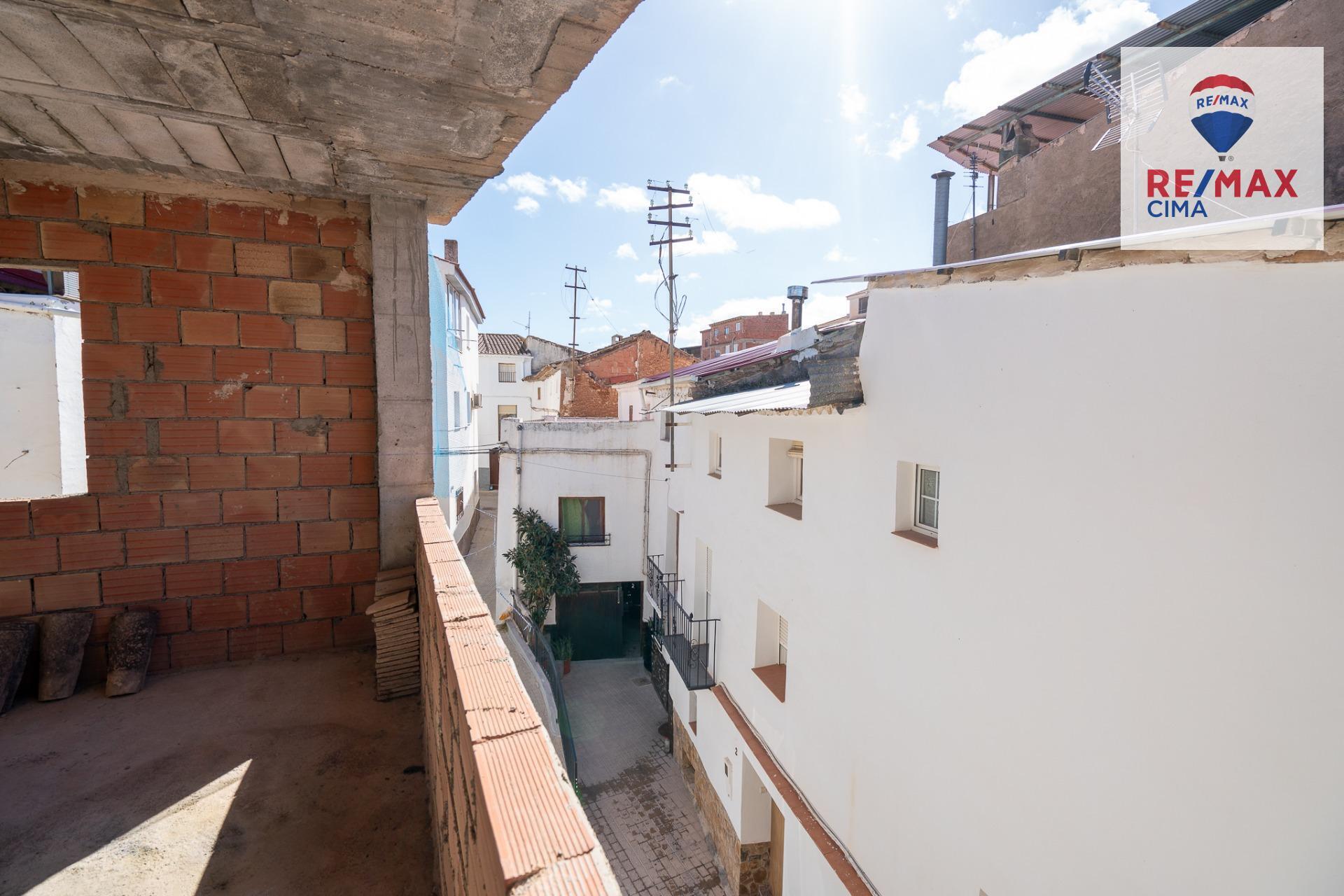 Oportunidad única de inversión en Zújar 2 pisos en construccion y 2 pisos para reforma