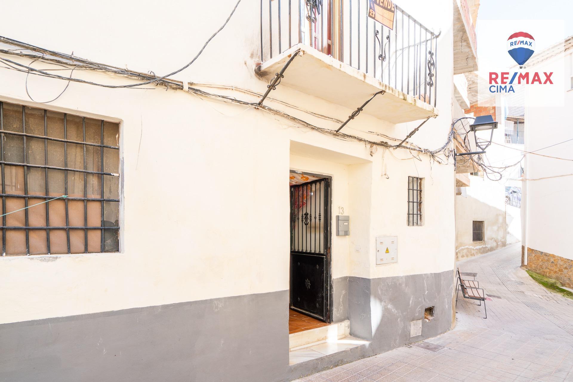 Oportunidad única de inversión en Zújar 2 pisos en construccion y 2 pisos para reforma