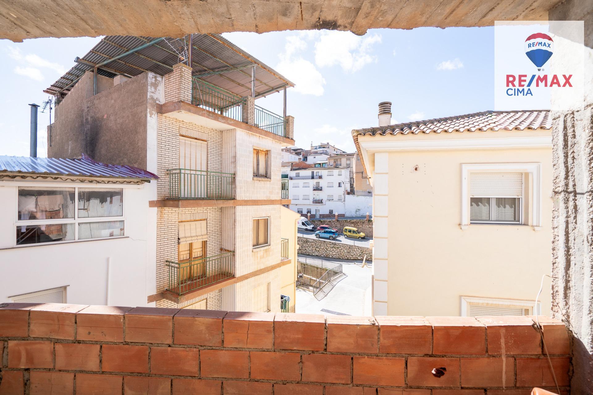 Oportunidad única de inversión en Zújar 2 pisos en construccion y 2 pisos para reforma