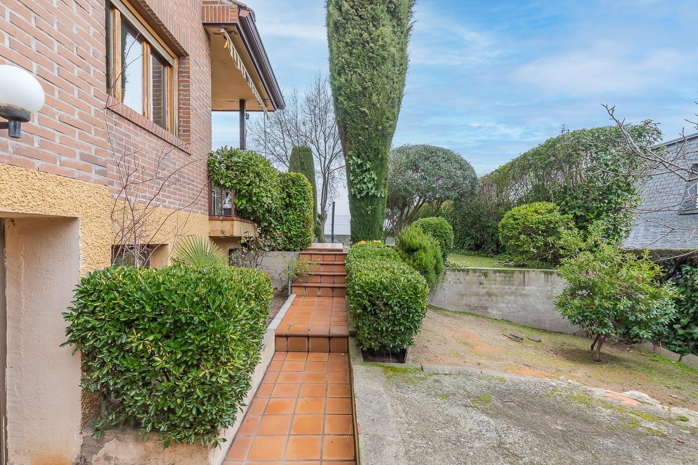 Impresionante chalet de esquina en La Navata, Galapagar - Ideal para Familias -