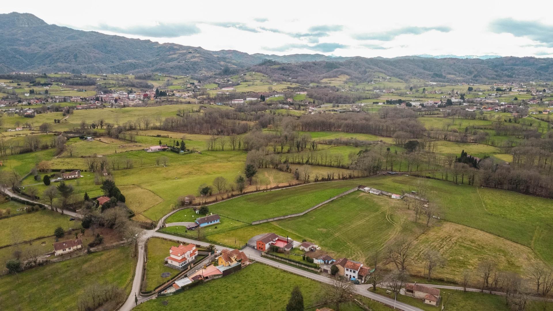 Auténtica Casa Asturiana con parcela  en Nava