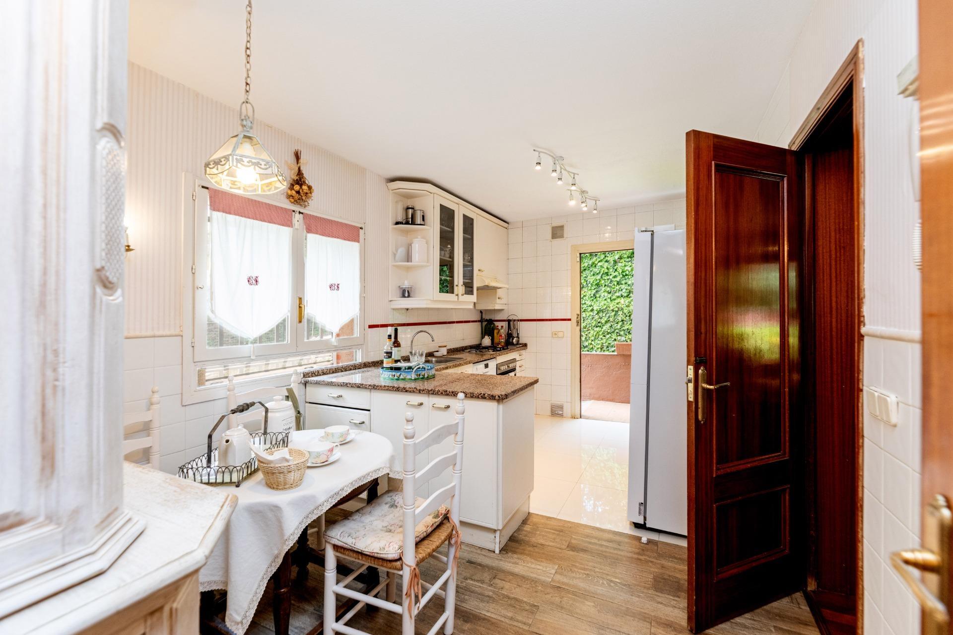 MAGNÍFICO CHALET INDEPENDIENTE EN URBANIZACIÓN EXCLUSIVA CON PISCINA JUNTO A LA COLONIA TORRELODONES