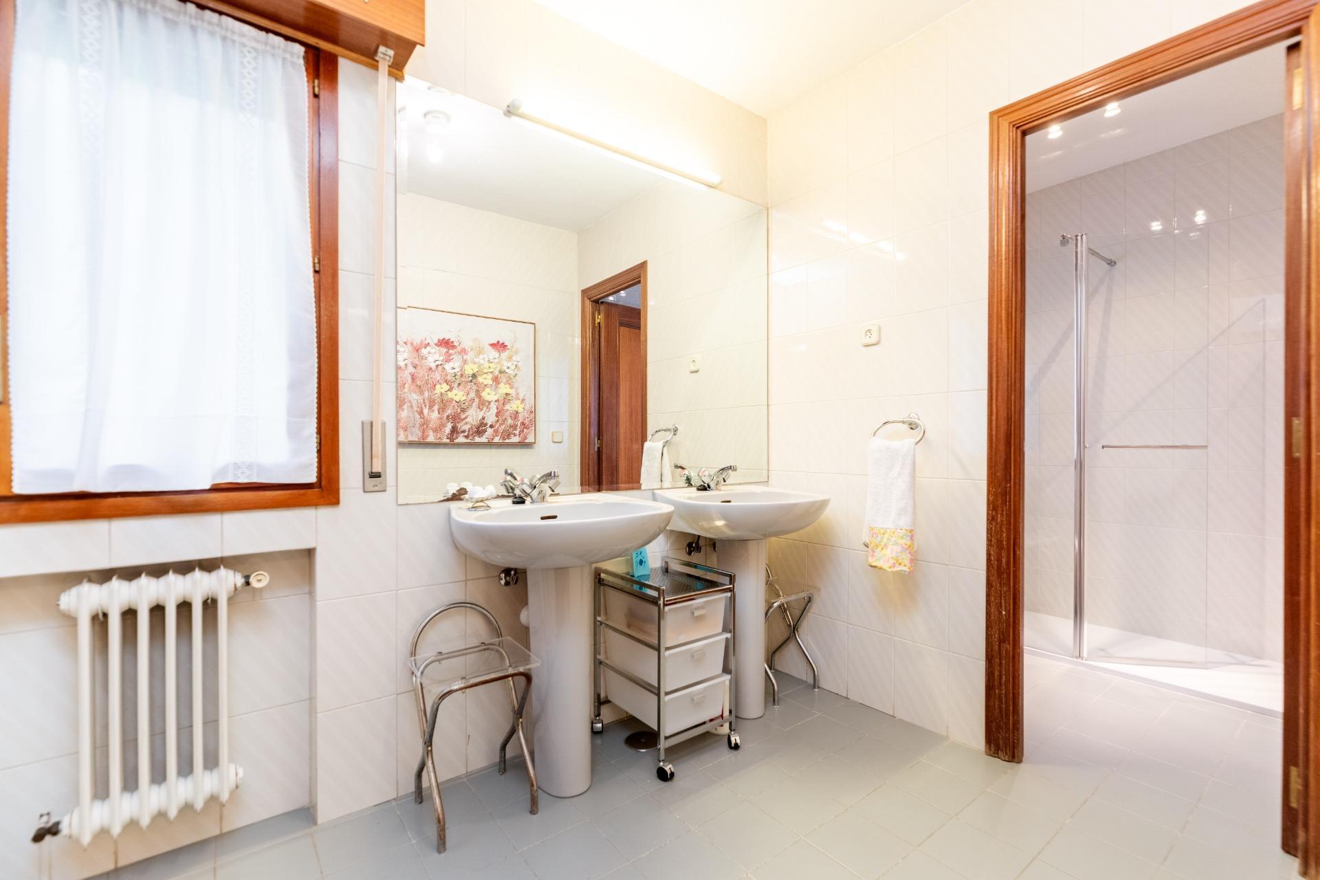 MAGNÍFICO CHALET INDEPENDIENTE EN URBANIZACIÓN EXCLUSIVA CON PISCINA JUNTO A LA COLONIA TORRELODONES