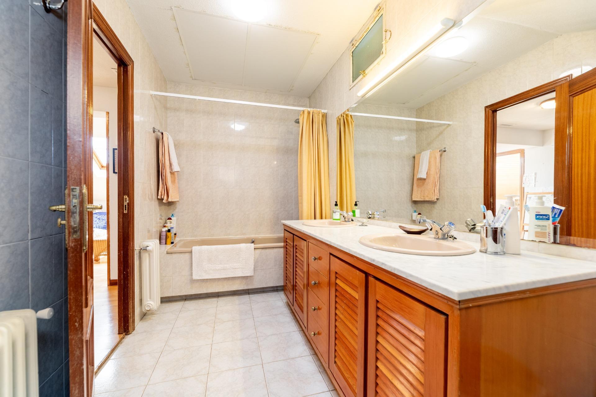 MAGNÍFICO CHALET INDEPENDIENTE EN URBANIZACIÓN EXCLUSIVA CON PISCINA JUNTO A LA COLONIA TORRELODONES