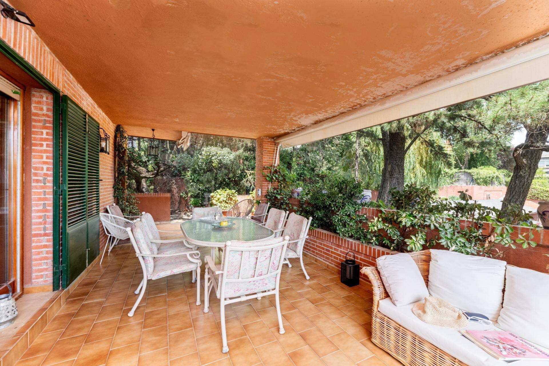 MAGNÍFICO CHALET INDEPENDIENTE EN URBANIZACIÓN EXCLUSIVA CON PISCINA JUNTO A LA COLONIA TORRELODONES