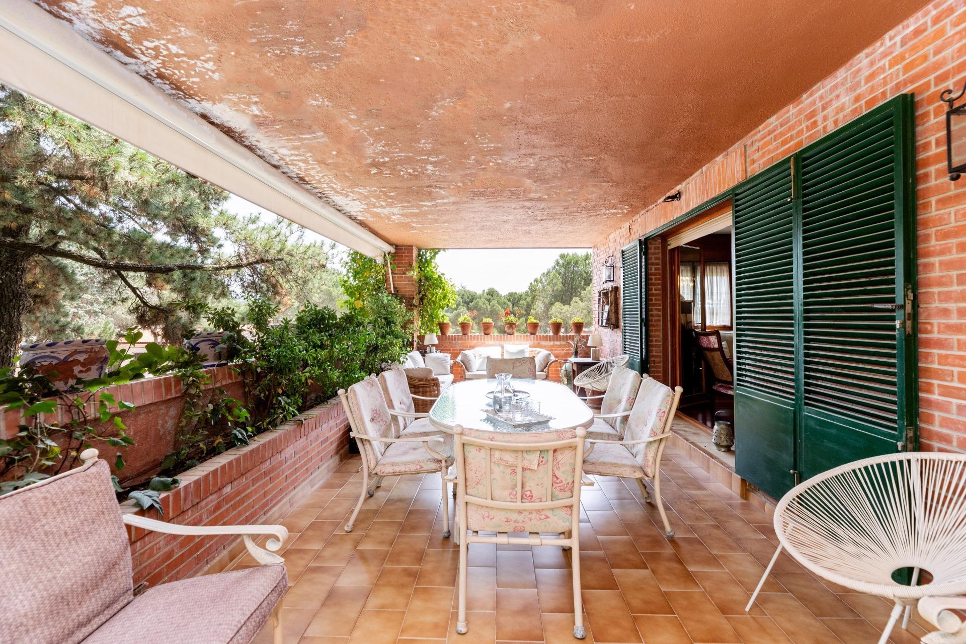 MAGNÍFICO CHALET INDEPENDIENTE EN URBANIZACIÓN EXCLUSIVA CON PISCINA JUNTO A LA COLONIA TORRELODONES