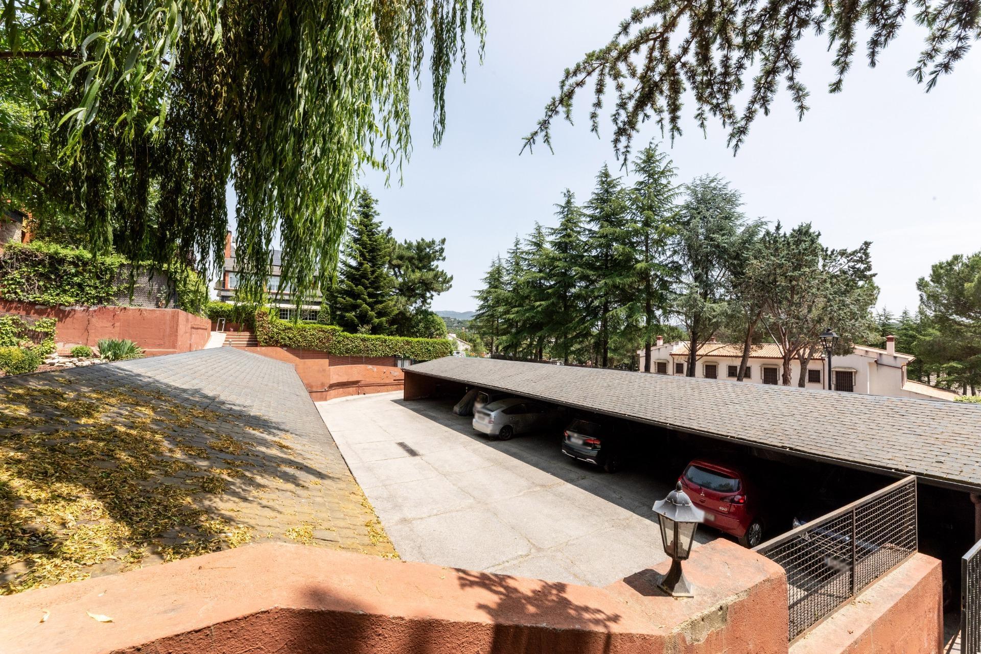 MAGNÍFICO CHALET INDEPENDIENTE EN URBANIZACIÓN EXCLUSIVA CON PISCINA JUNTO A LA COLONIA TORRELODONES