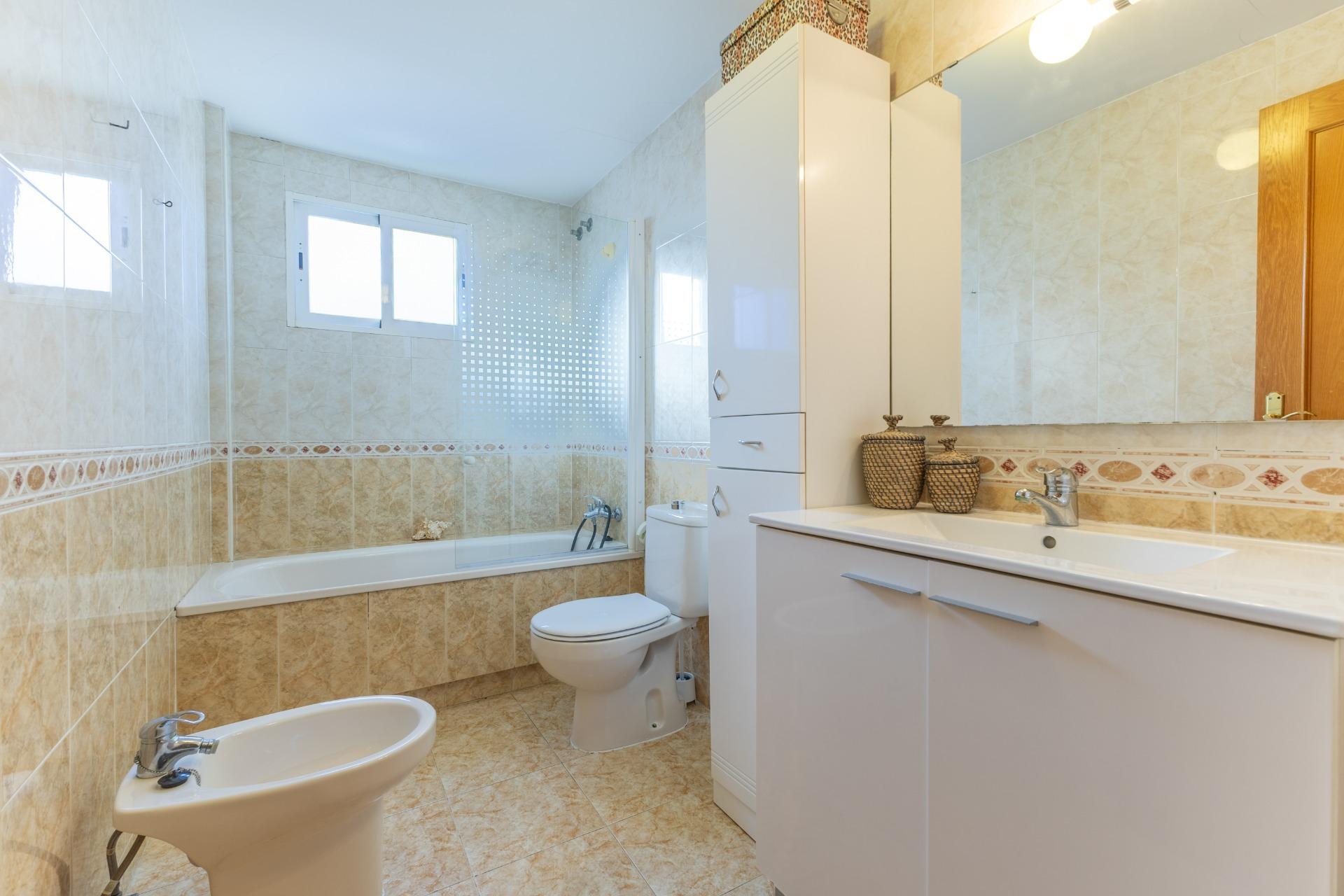 Tu hogar ideal en Torrent con terraza, garaje y ascensor! ?