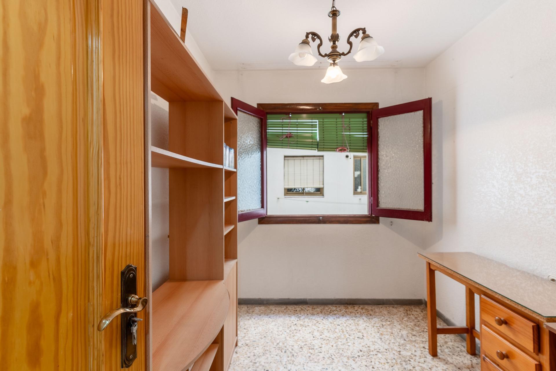 Piso en Venta en Carretera de Ronda, Almería ? Ubicación Estratégica Frente a los Juzgados