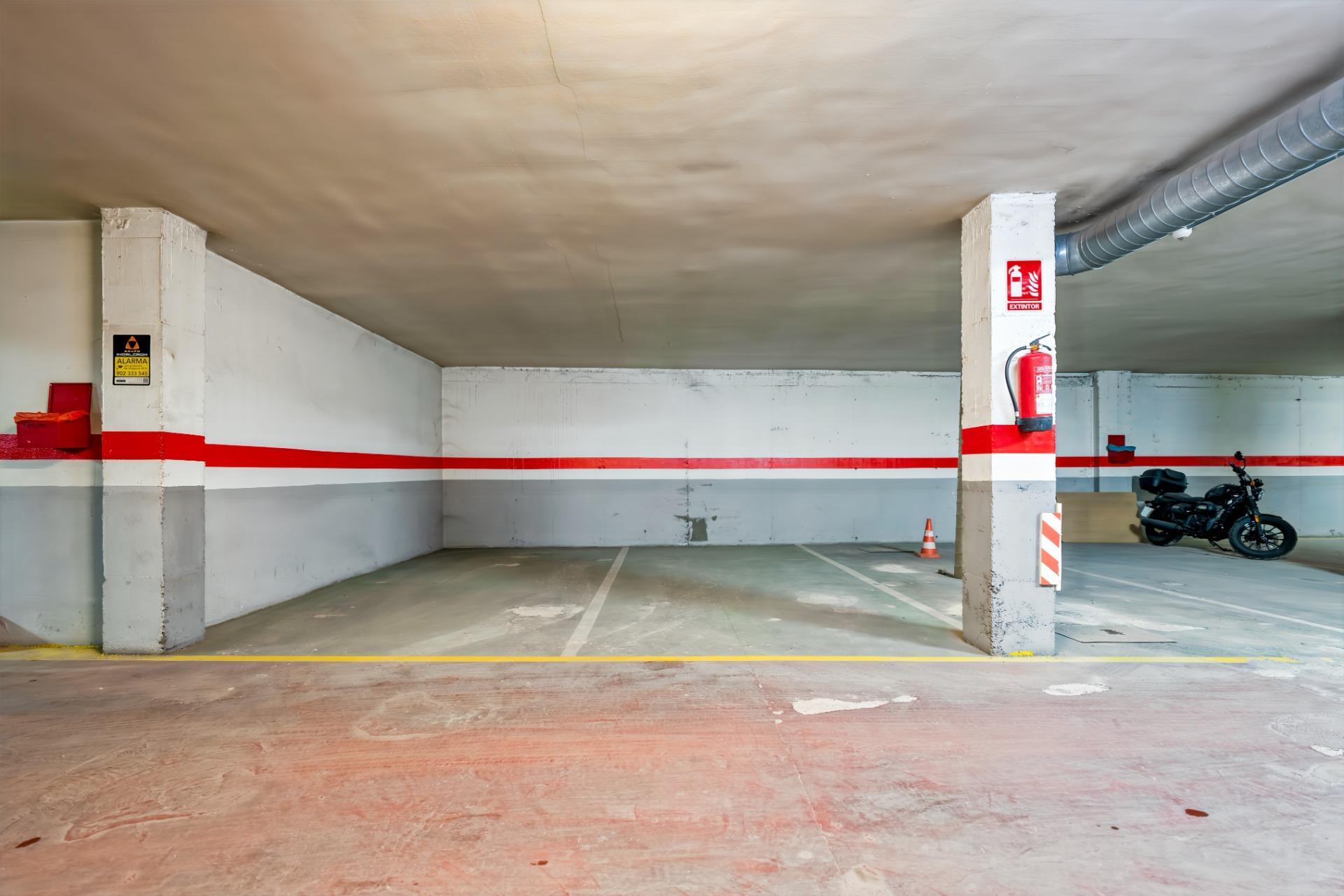 Desesperado con el aparcamiento, no busques más, amplia plaza de garaje en venta