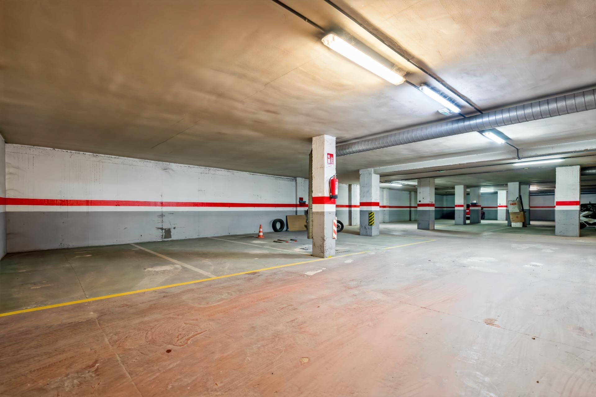 Desesperado con el aparcamiento, no busques más, amplia plaza de garaje en venta