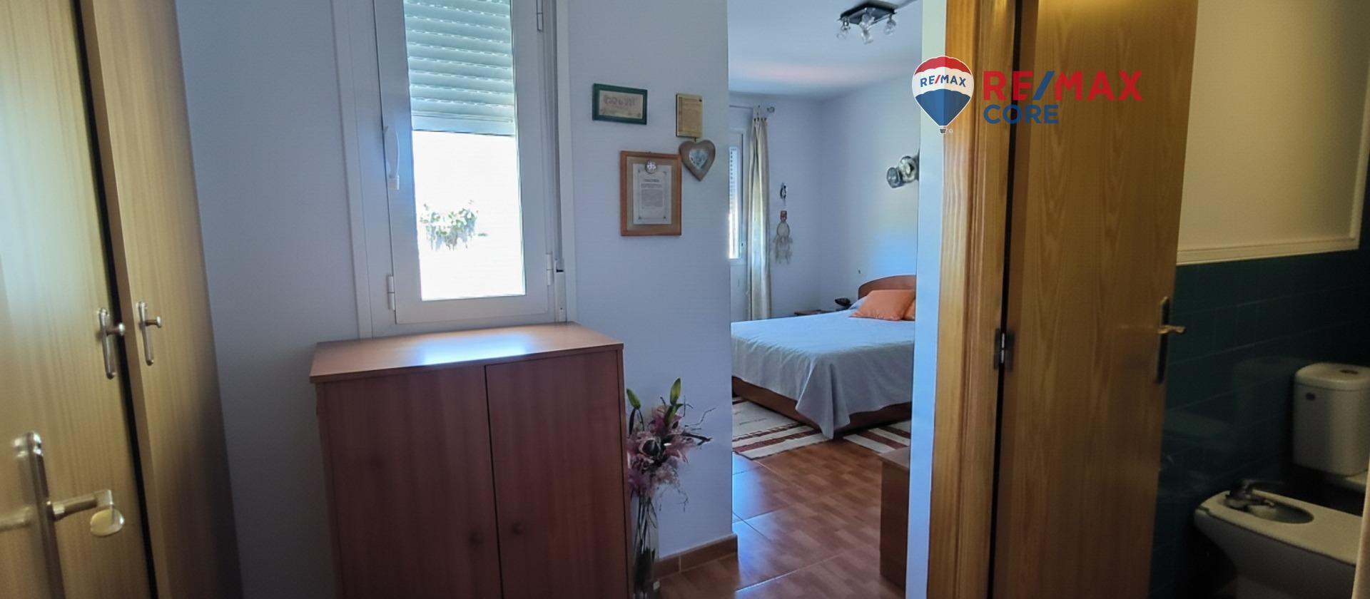 Acogedor Adosado en Don Benito: Comodidad y Estilo de Vida