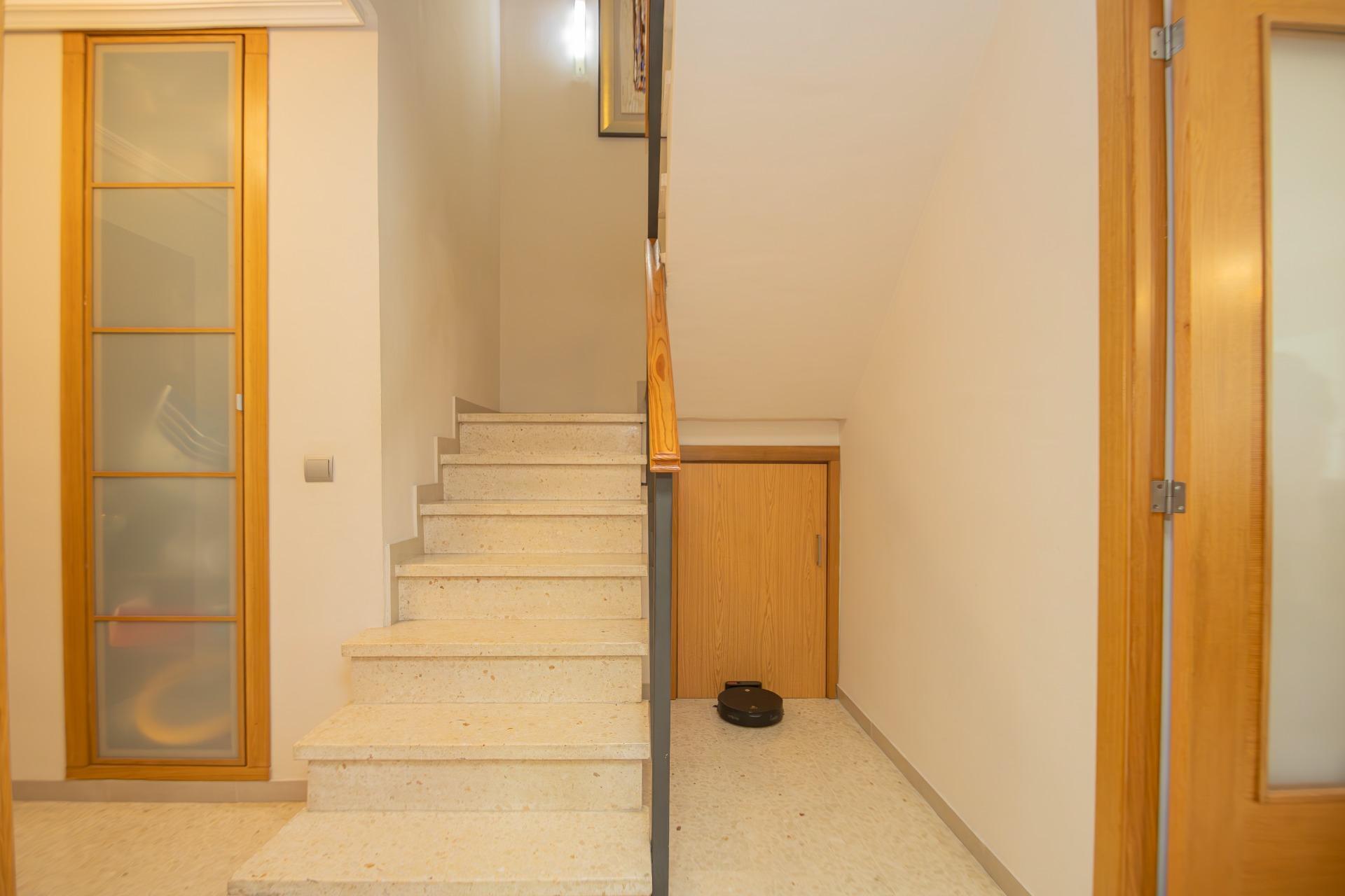 PRECIOSO PISO DUPLEX EN PINO MONTANO