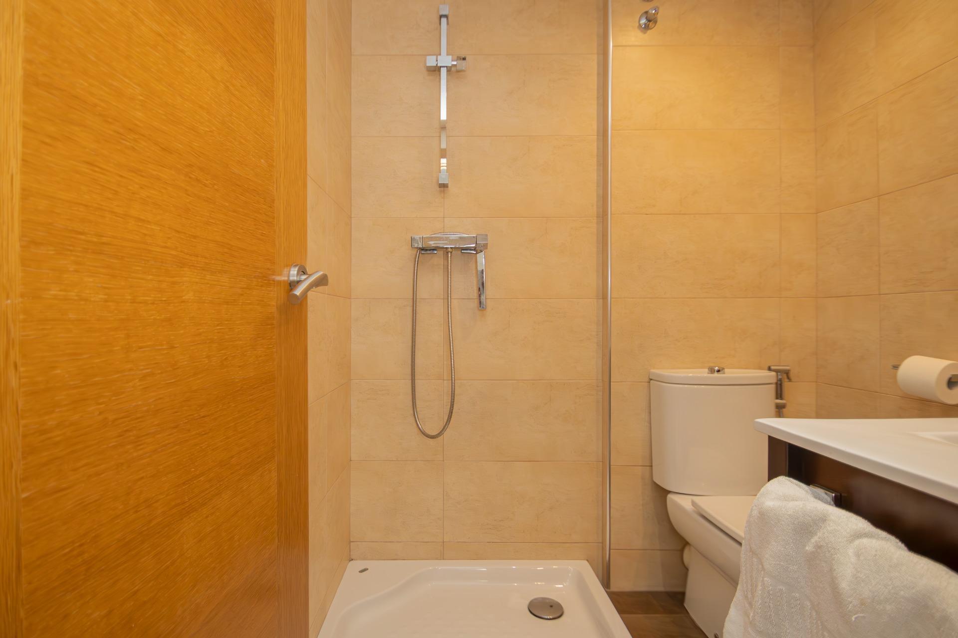 PRECIOSO PISO DUPLEX EN PINO MONTANO