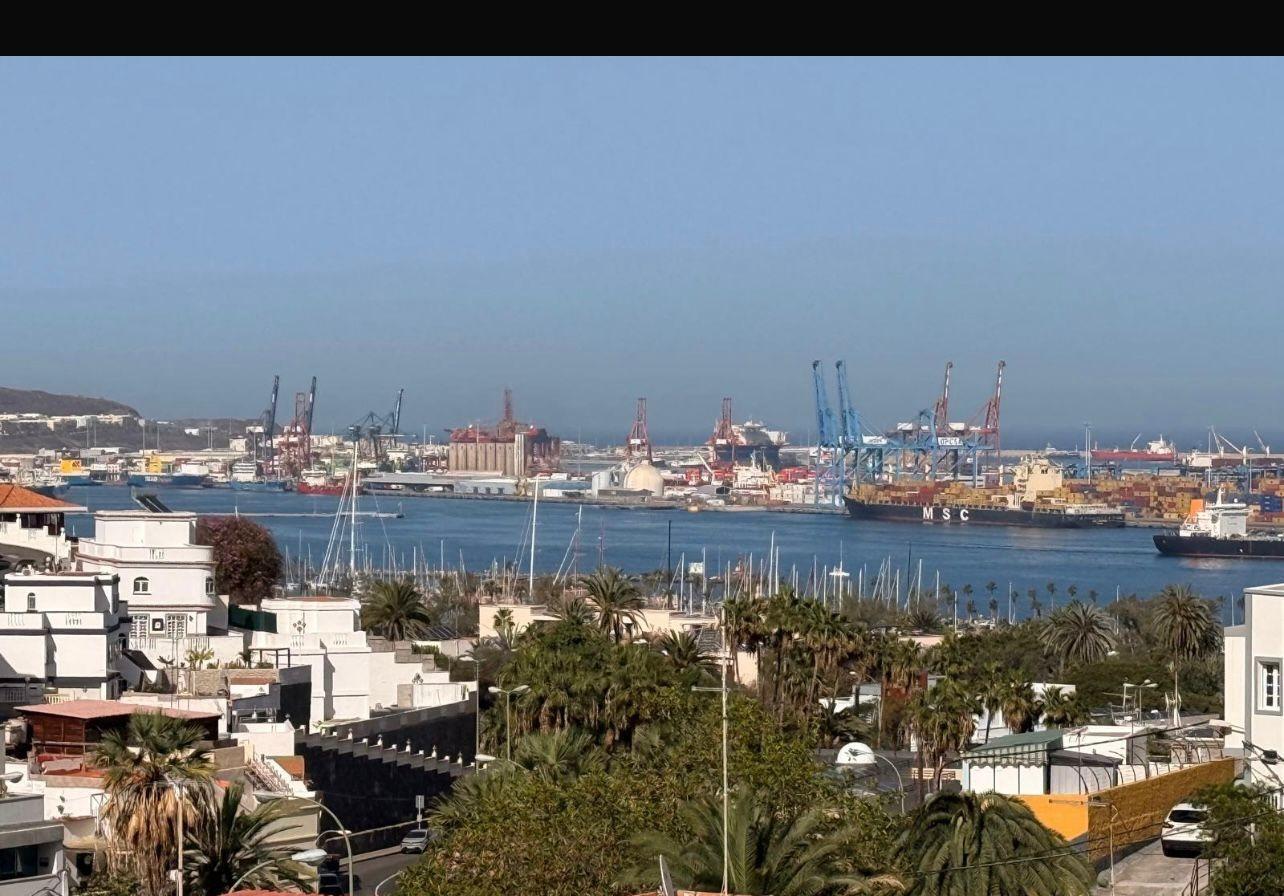 EXCLUSIVO ÁTICO CON TERRAZA PRIVADA EN LA CUBIERTA Y VISTAS AL PUERTO